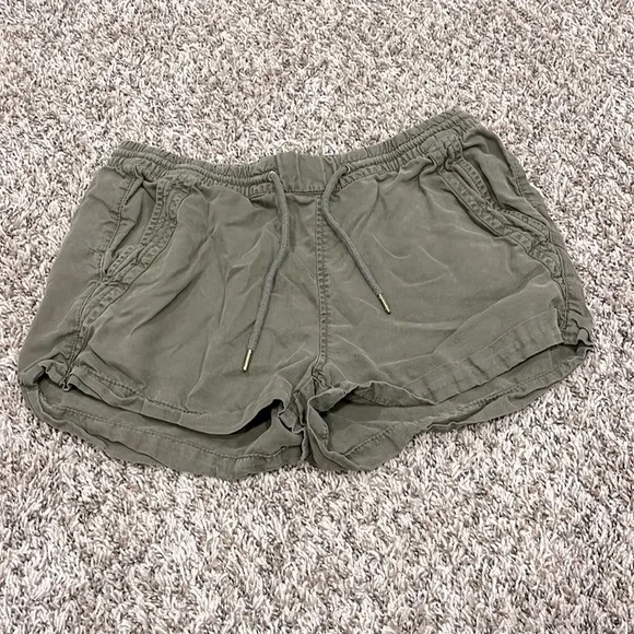 DIVIDED shorts
