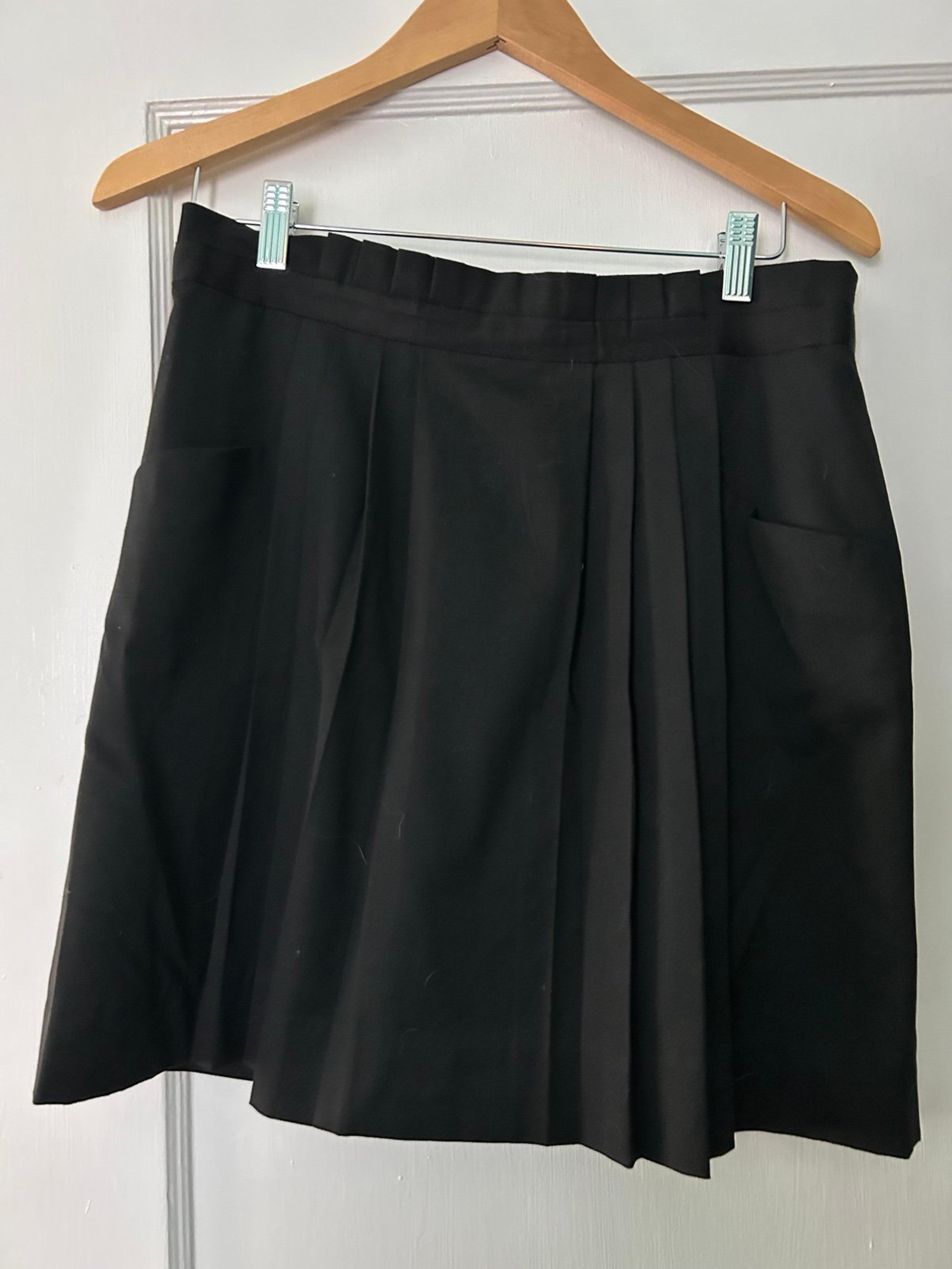 Gap Pleated Black Knee-Length Skirt Sz 6 With Pockets