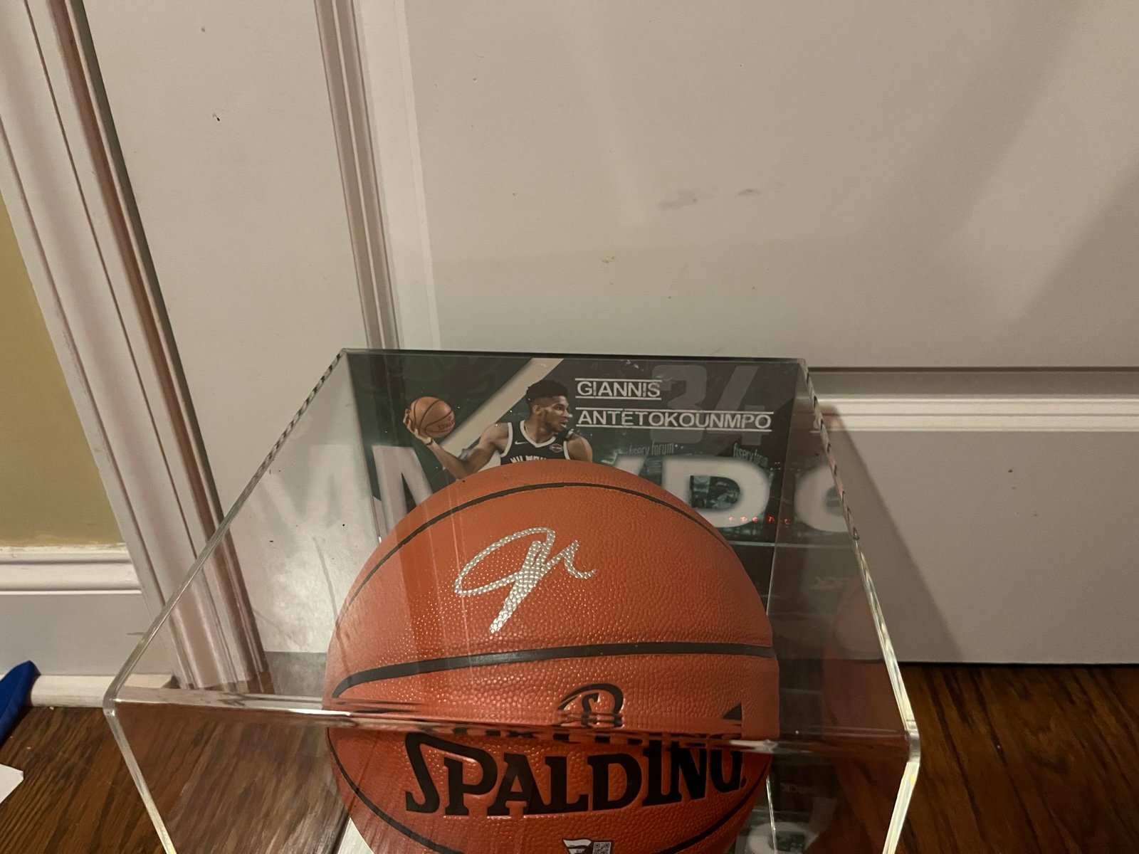 Singed Giannis play off ball