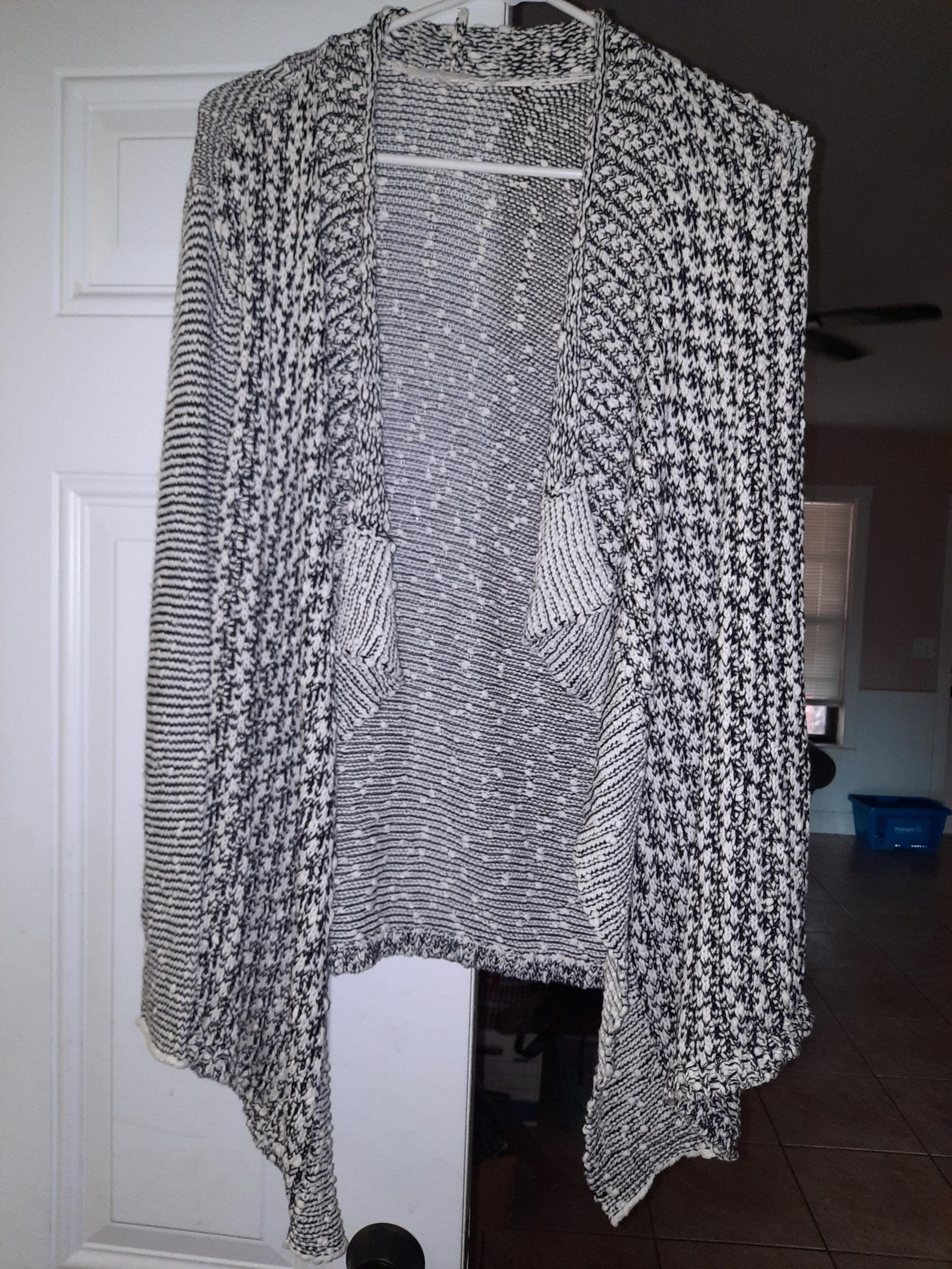 Womens two by Vince camuto Cardigan shrug szM