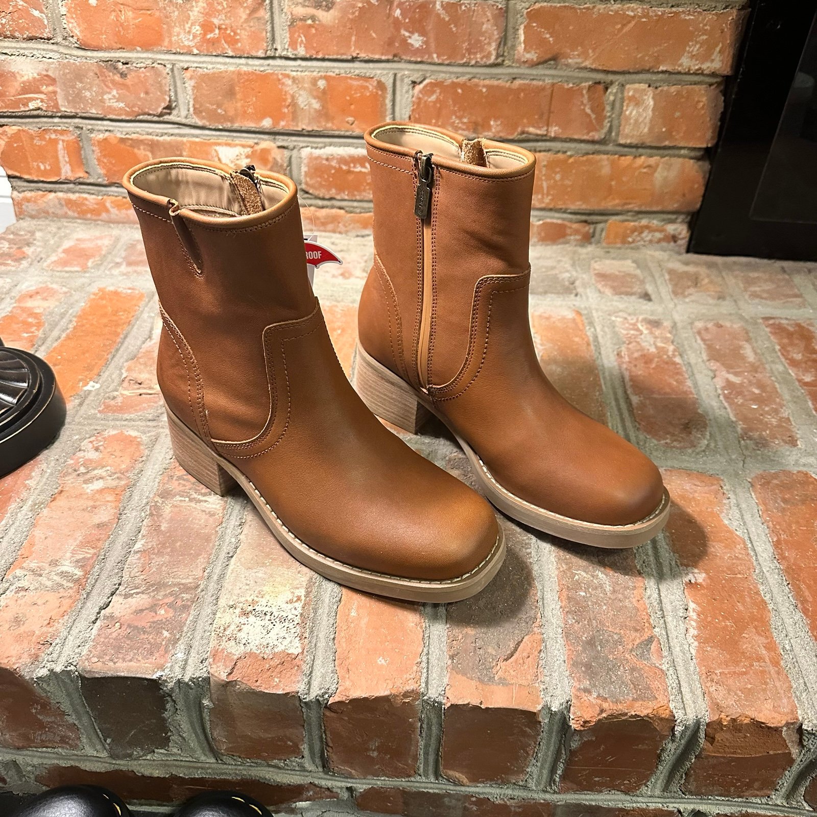 Blondo Cassidie tan leather bootie size 8.5