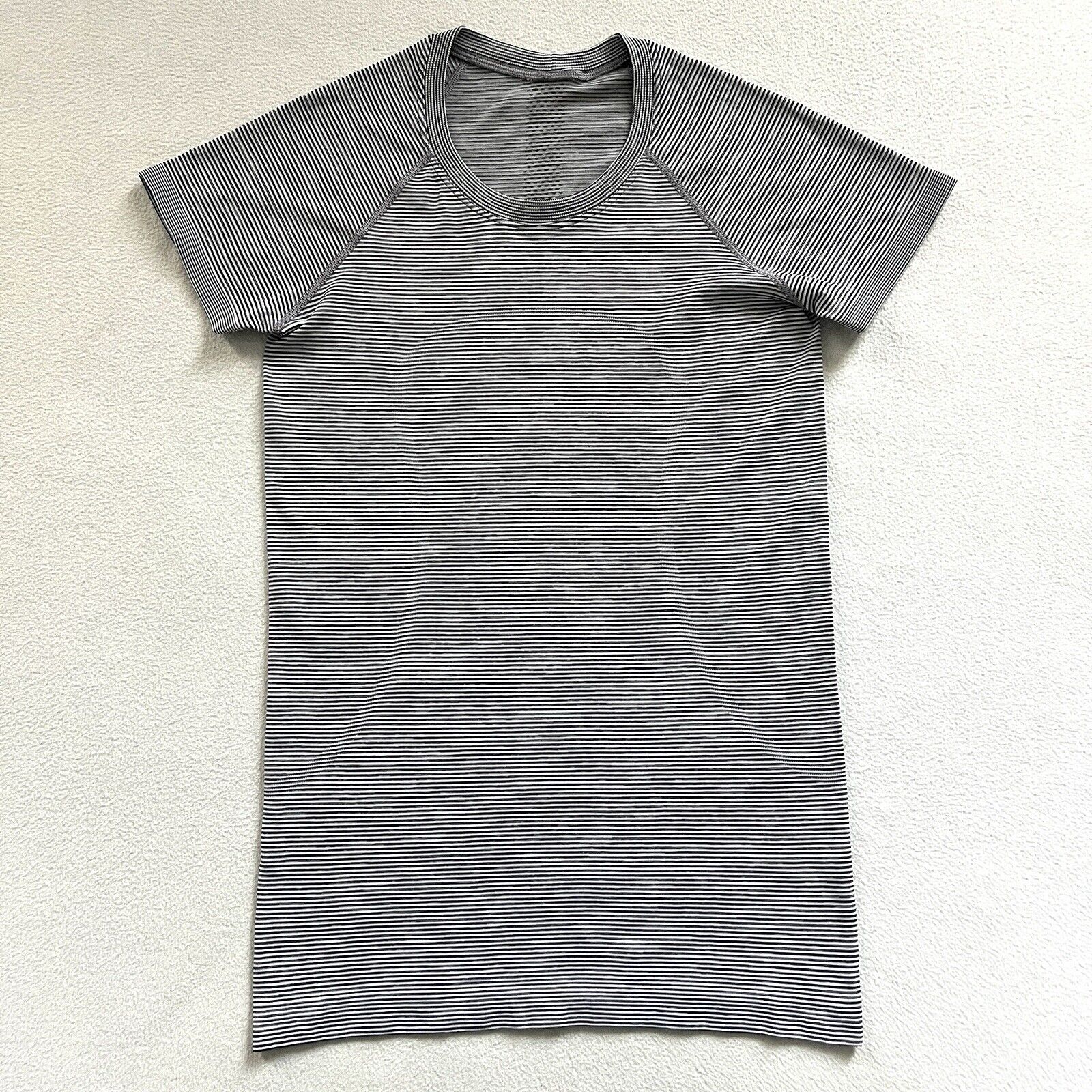 Lululemon Women Black White Gray Stripe Swiftly Tech Short Sleeve Seamless Top 6