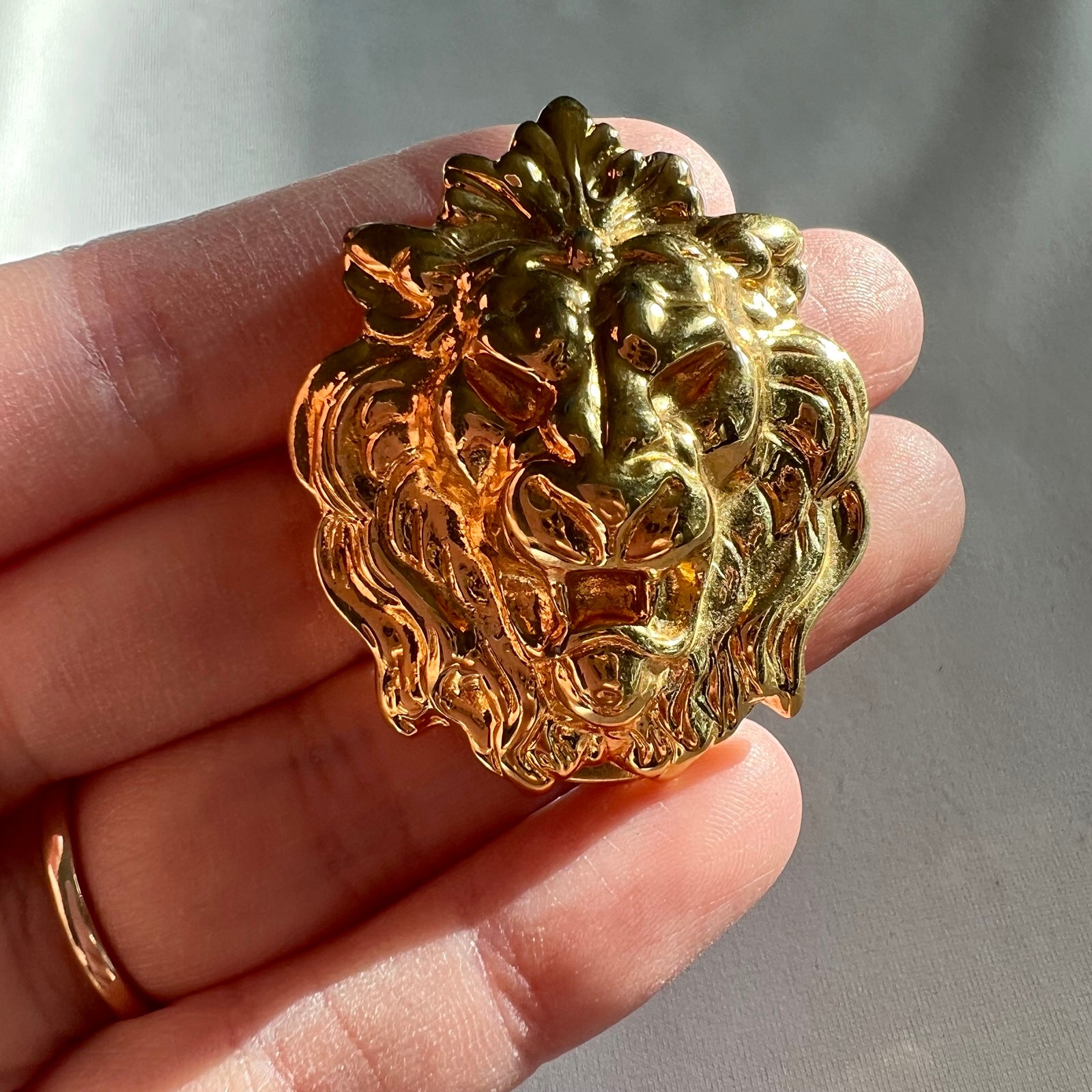 Vintage Style Animal Lion Head Gold Tone Scarf or Dress Clip