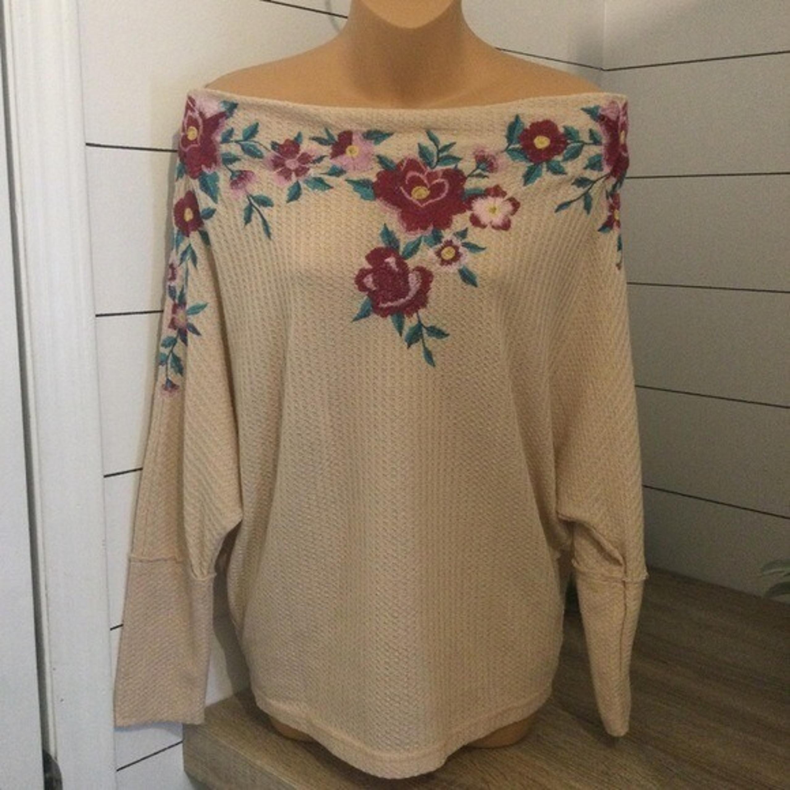 Umgee off the shoulder top Womens size S Waffle knit with floral embroidery