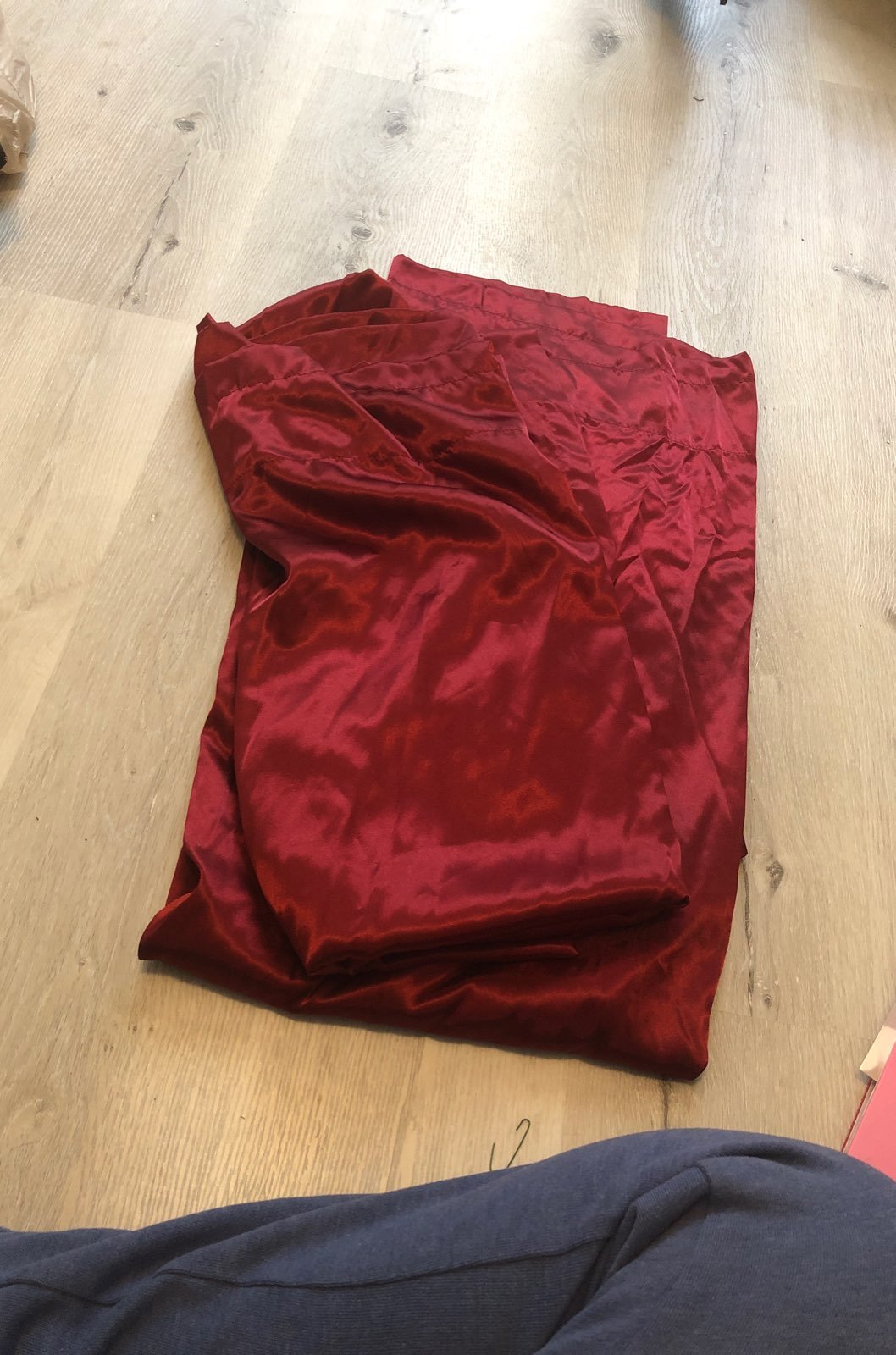 2 curtain panels