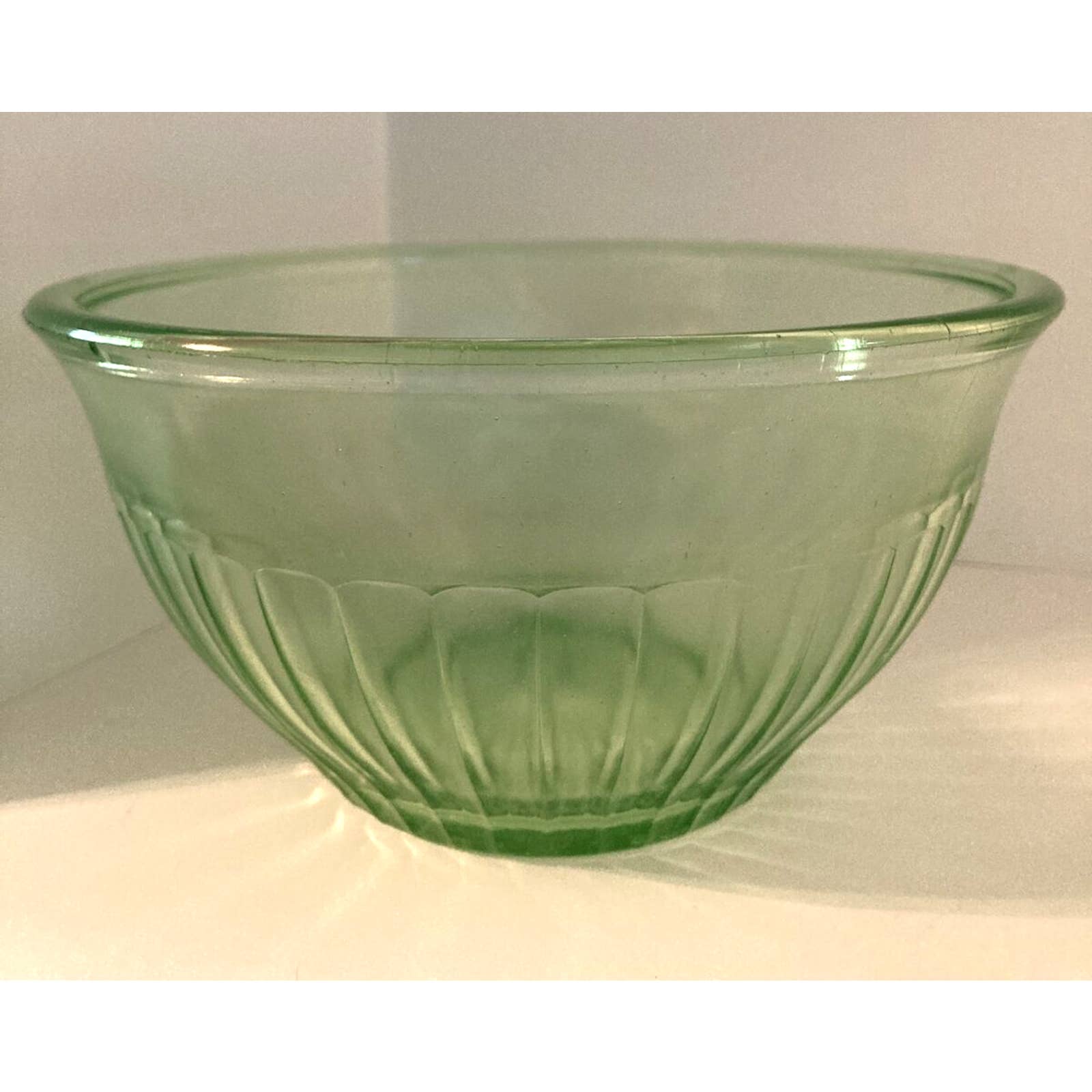 Vintage Green Ribbed Federal? Uranium Vaseline Glass Mixing Bowl 9 Diam x 4.5
