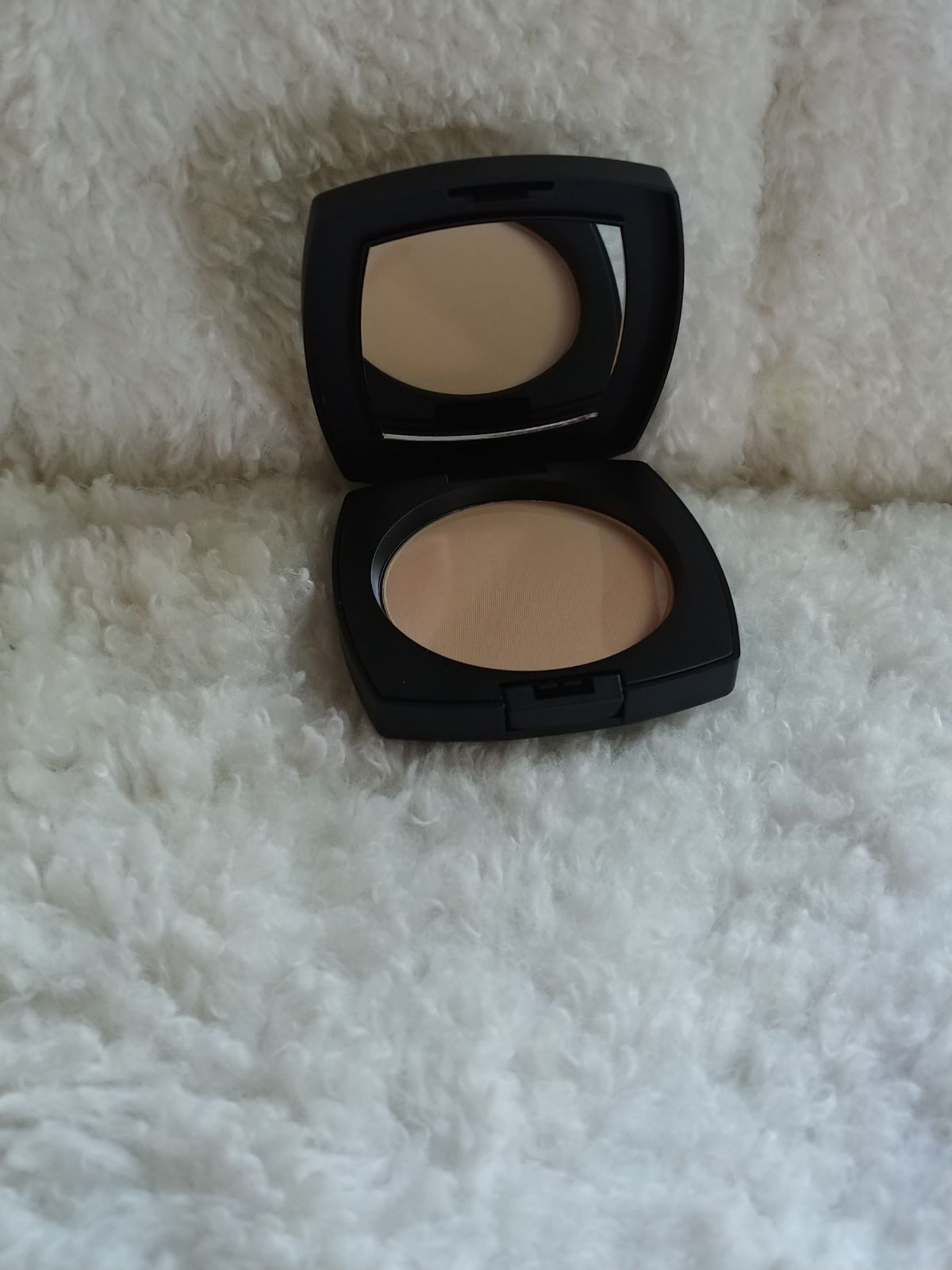 Sheer Pressed Powder Medium Fast Shippin