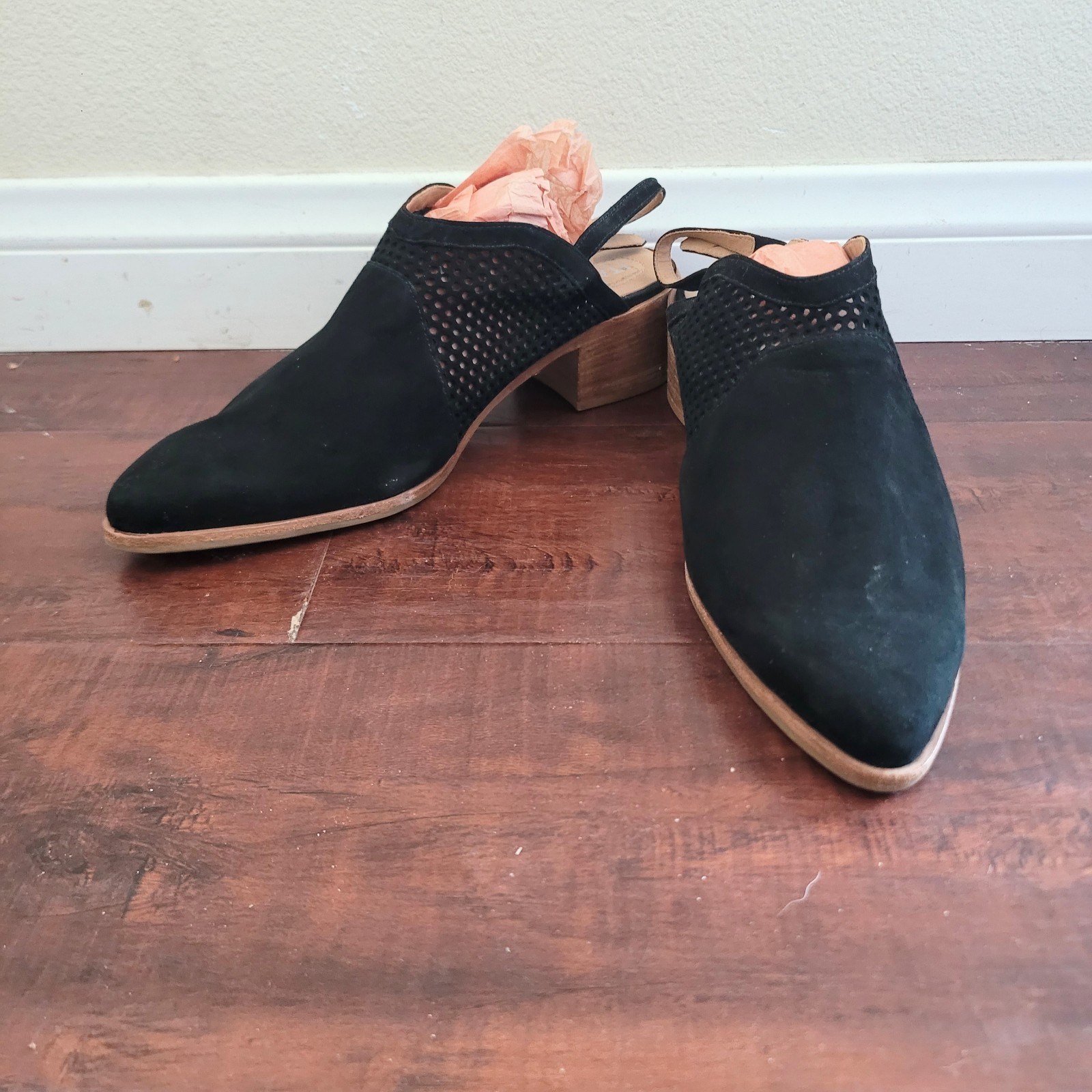 Vero Cuoio black closed toe shoes 43