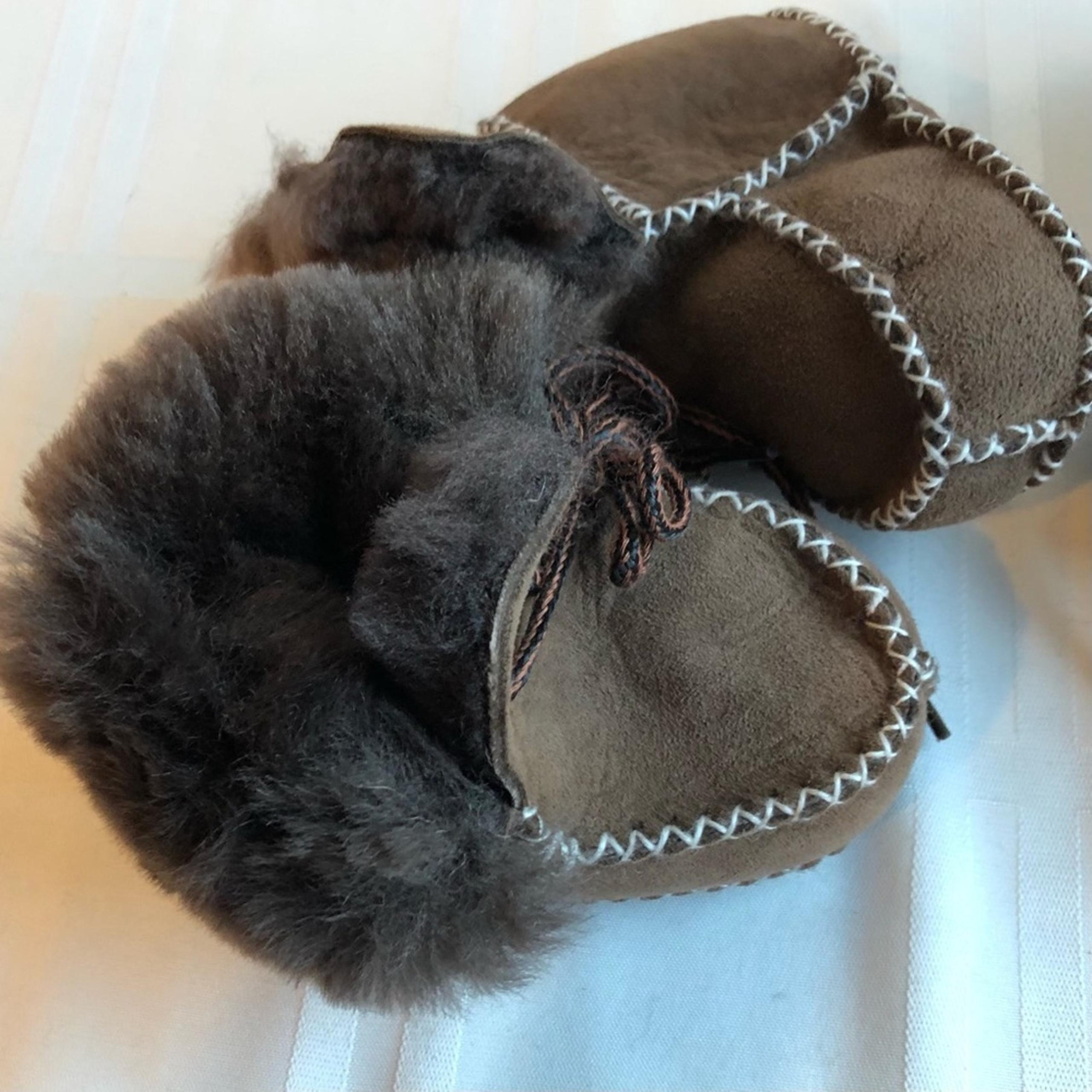 New sheepskin boots size 2 brown