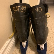 Hockey skates
