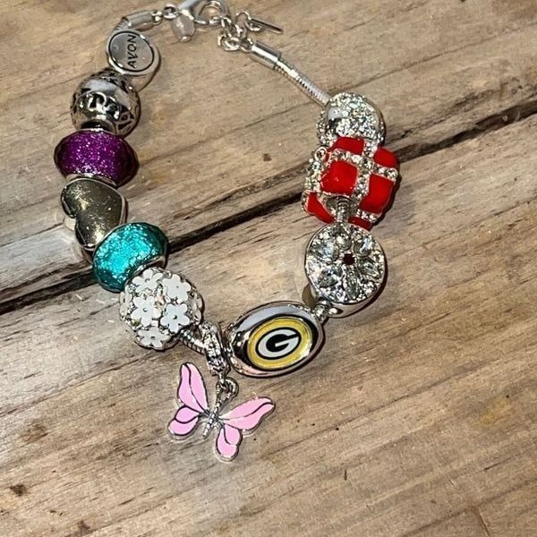 Avon Green Bay Packers Charm Bracelet NFL Rhinestone Hearts Floral Beaded Chain