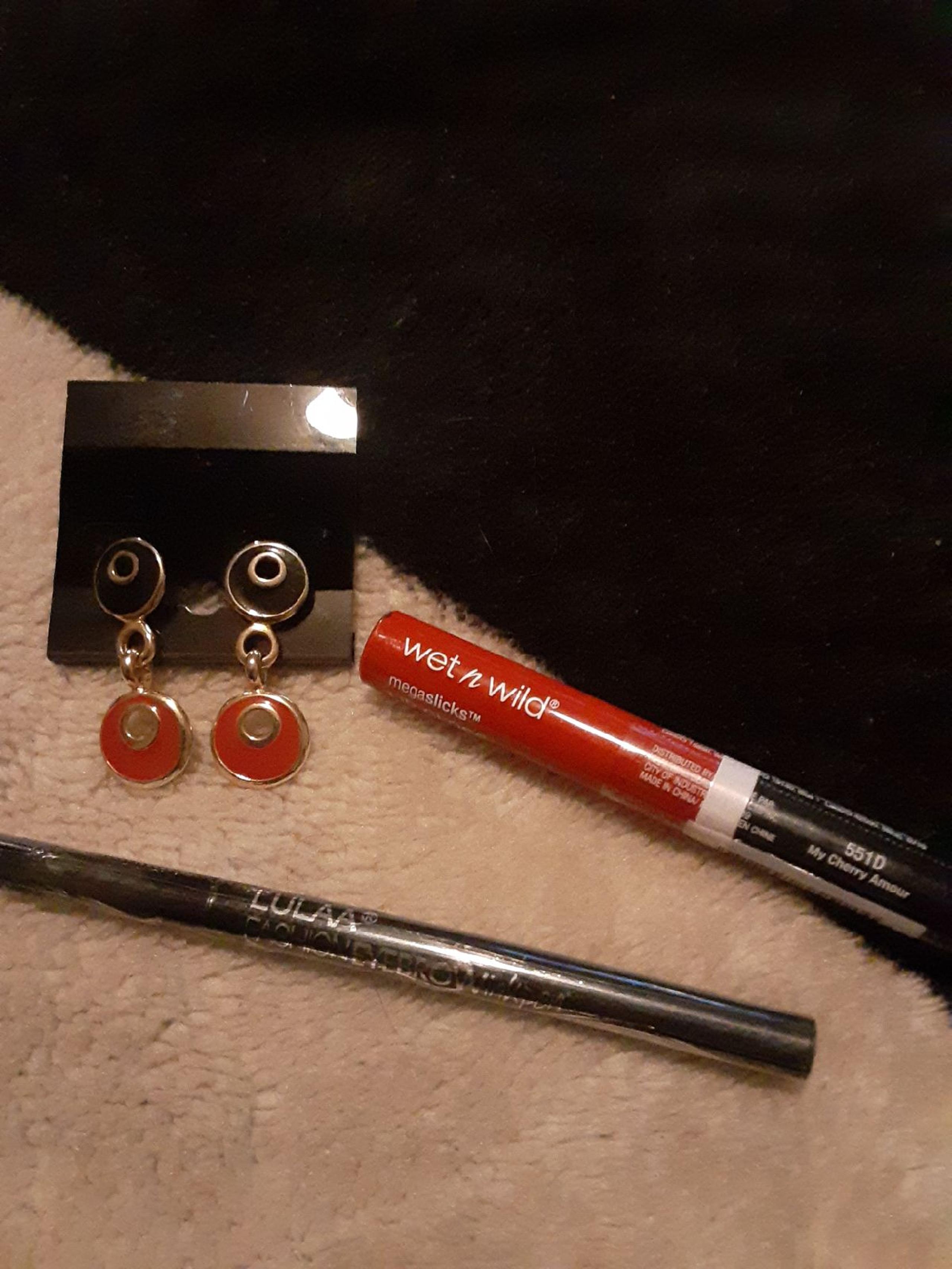 Makeup bundle with brow pen