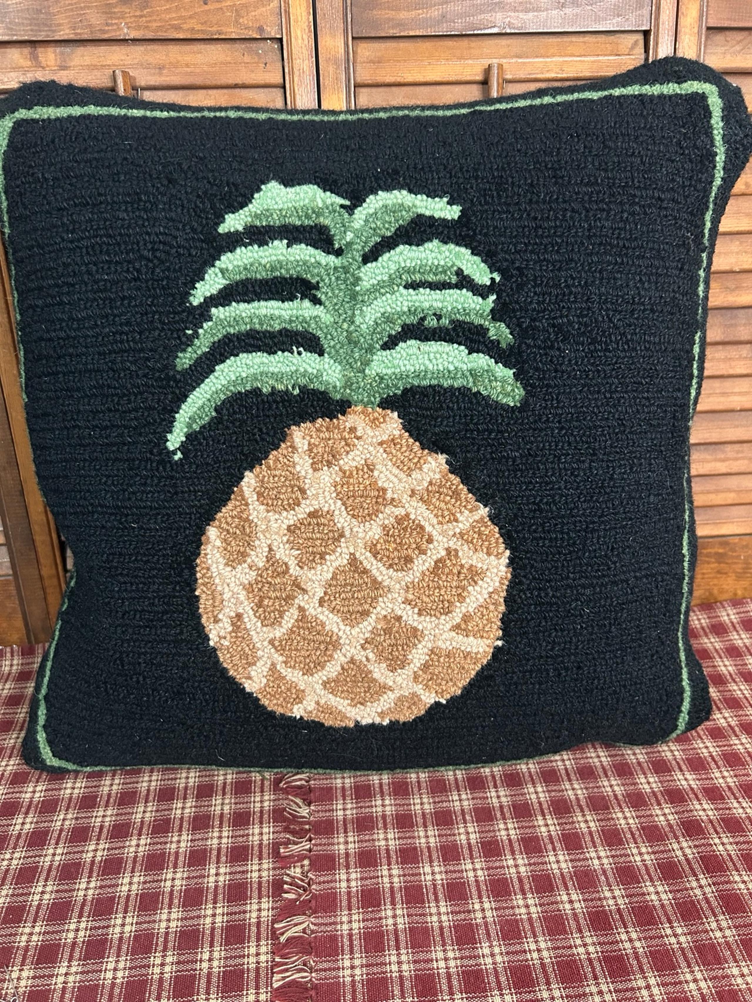 Primitive Hooked Wool Pineapple Black Pillow