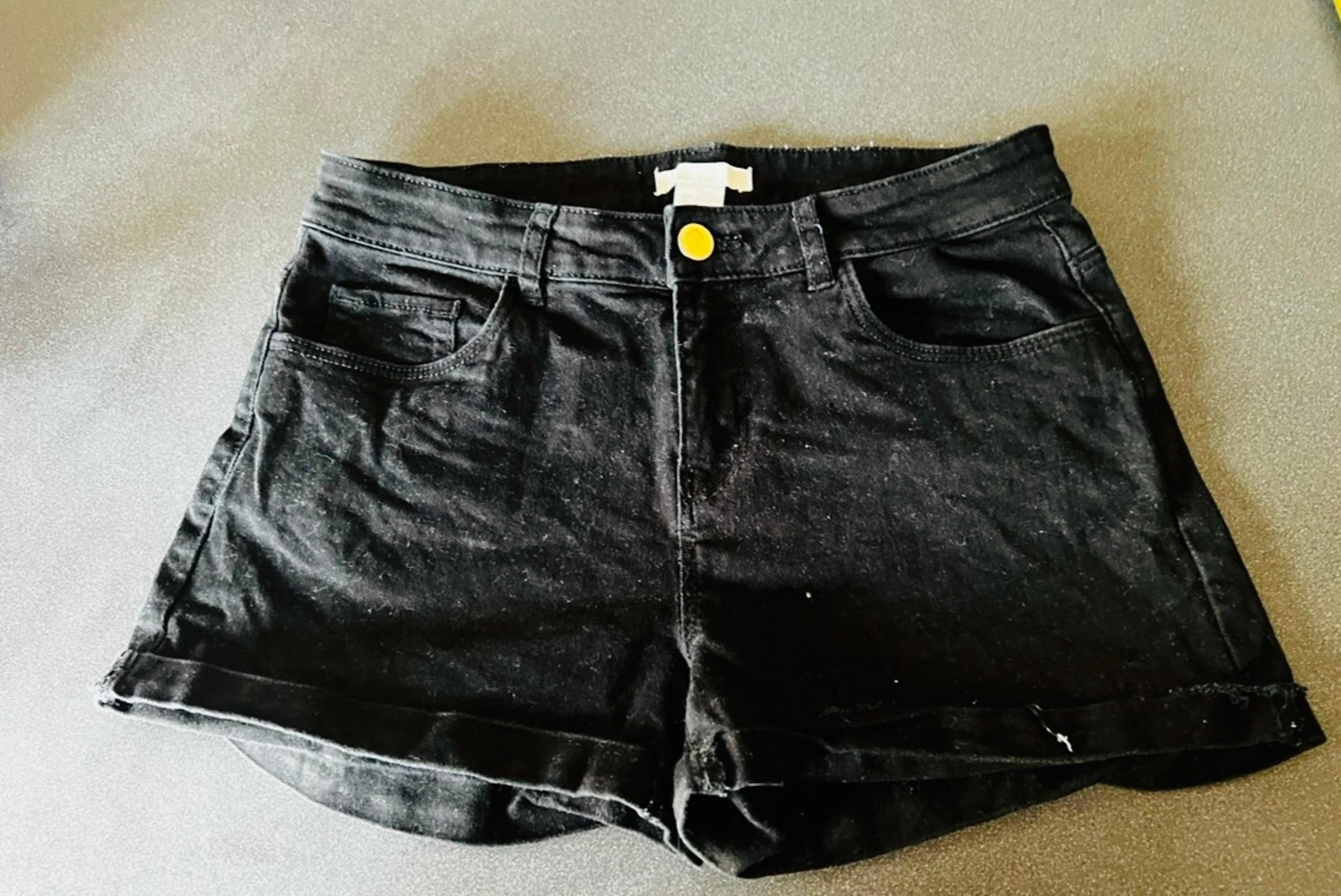Shorts Women’s H&M black denim shorts like new size 4