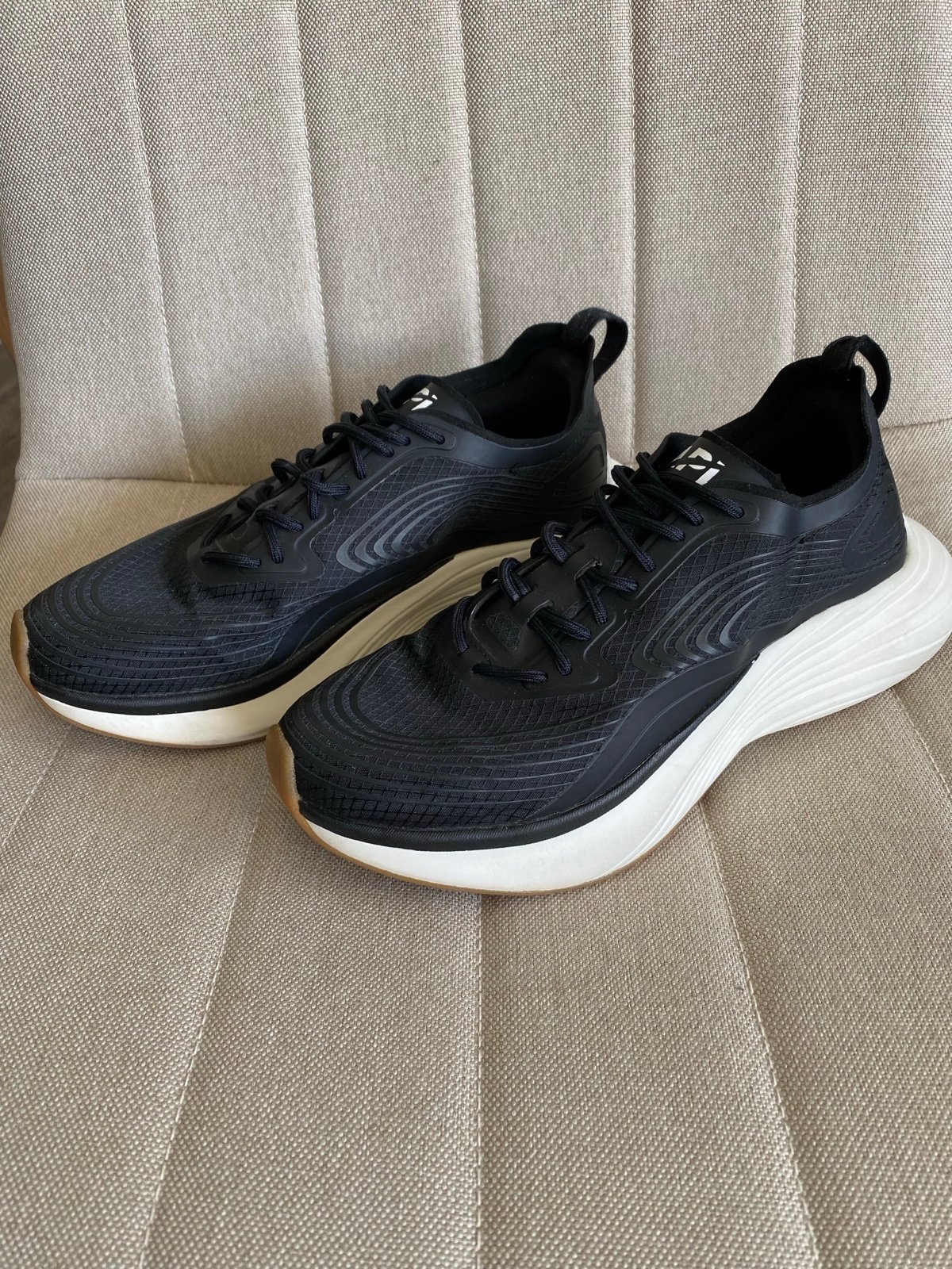 APL women’s 6 Streamline Running Shoe Sneaker