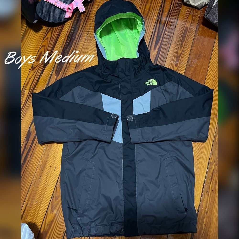 The North Face Windbreaker | Boys Medium
