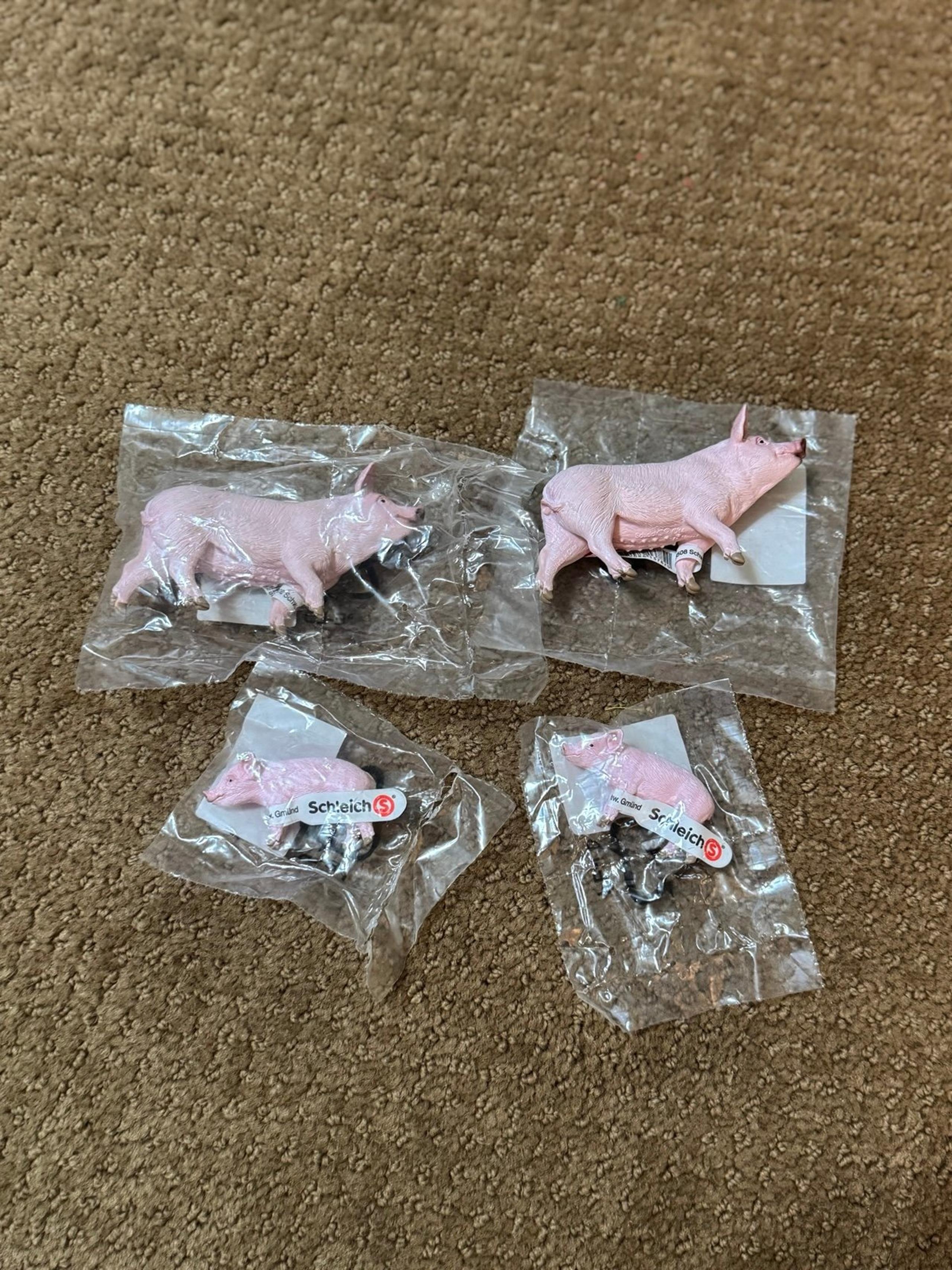 Schleich - PIGS - 2 adult & 2 piglets - NEW