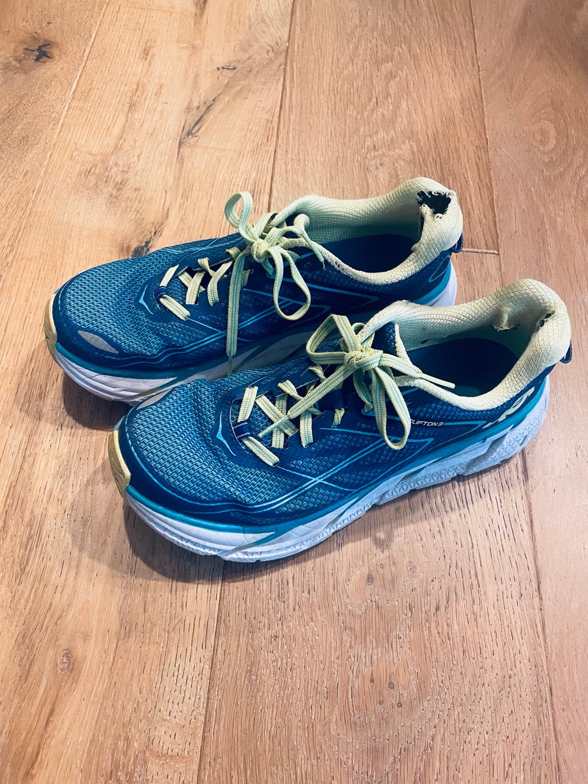Women’s Hoka One One Clifton 3 Blue and White Athletic Running Shoes size 8.5