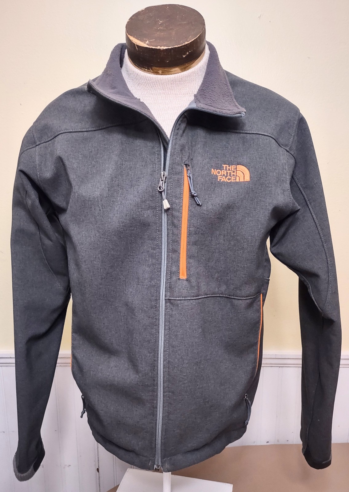 The North Face windwall Carbon Grey Orange Jacket Coat Men’s Medium