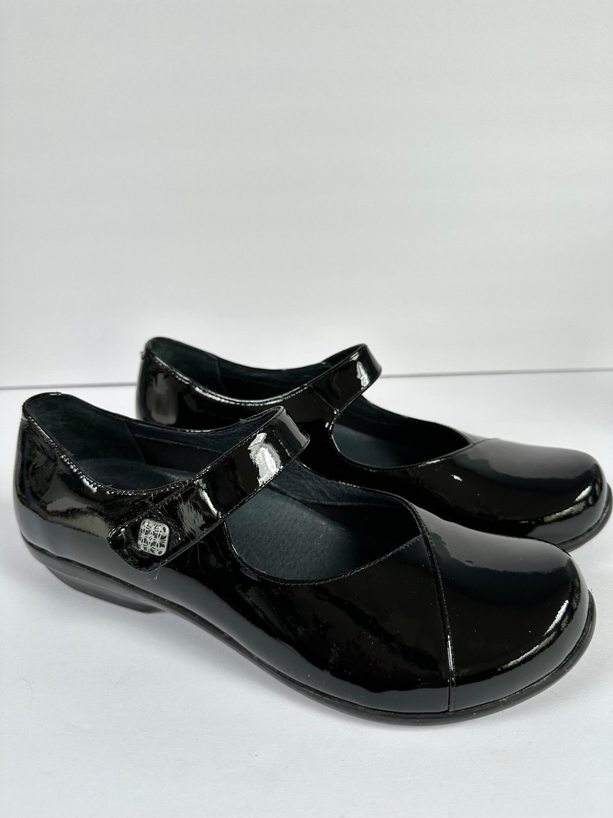 Dansko Women’s 8.5-9 (EU 39) Black Patent Leather Mary Jane Clogs