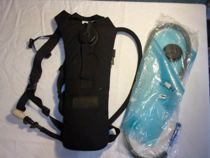CAMELBAKTHERMOBAK HYDRATION SYSTEM & 2L/64OZ BLADDER w/NEW IN BAG BLADDER SI 923