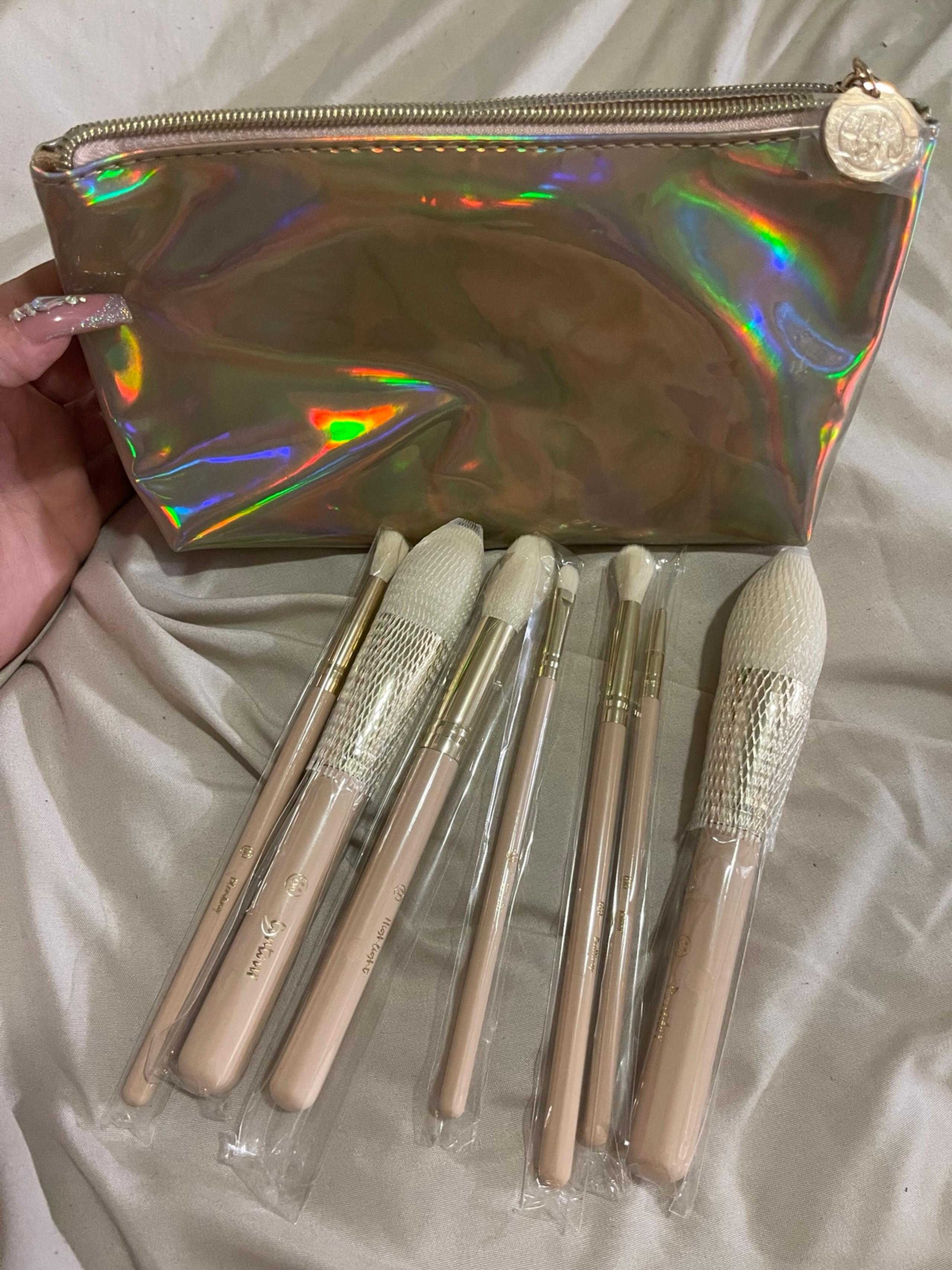 Bh cosmetic brushes