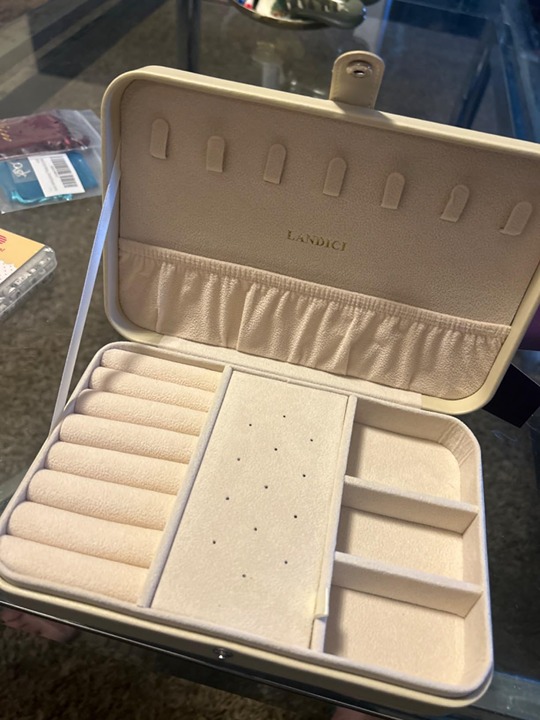 Small Jewelry Box for Women Girls, PU Leather Travel Jewelry Organizer.