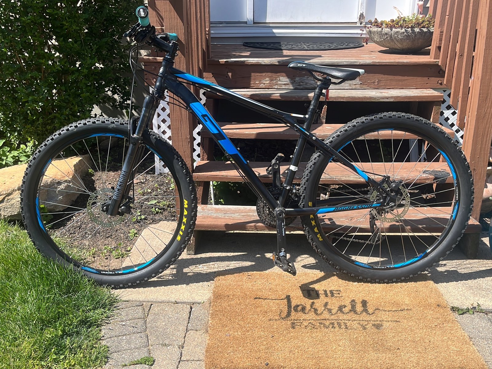 GT aggressor pro Hardtail Mountain Bike Ugraded shocks, tires, and grips