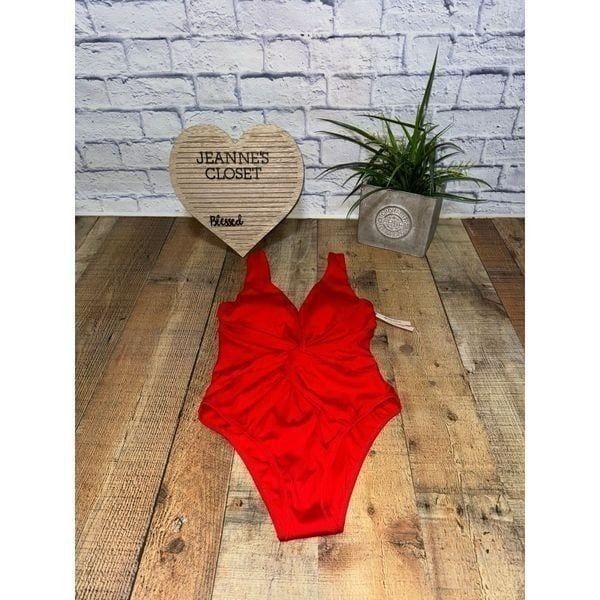 Victoria's Secret Swim Twist Plunge One-Piece Swimsuit medium NWT Red New with t