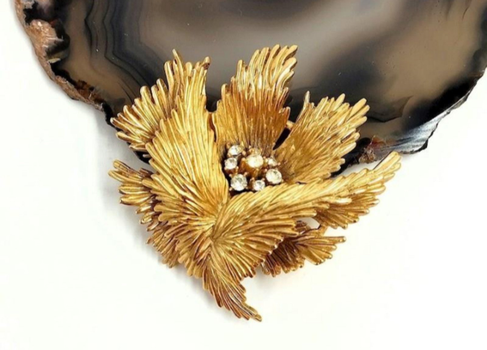 Trifari Textured 3D Gold Tone Rhinestones Center Leaf Design Signed VTG Brooch