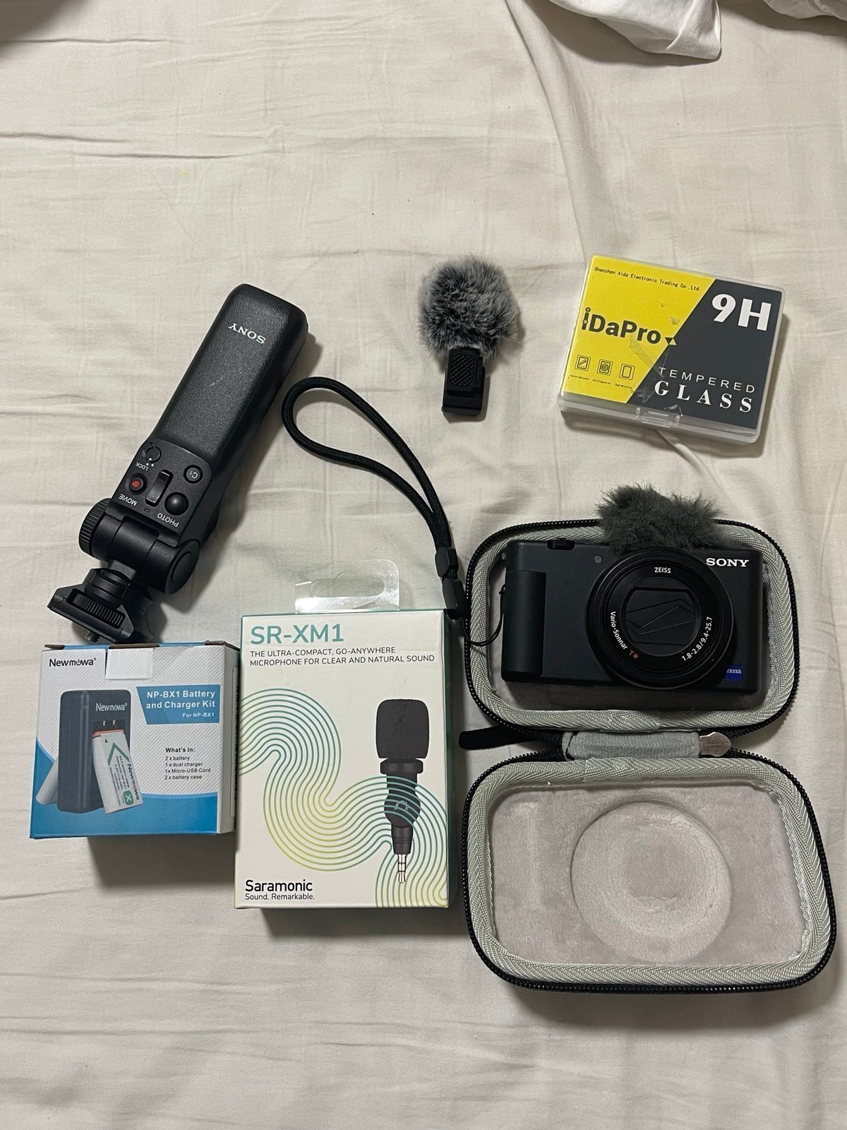 Sony ZV-1 4K Digital Vlogging and Content Creators Camera - Black