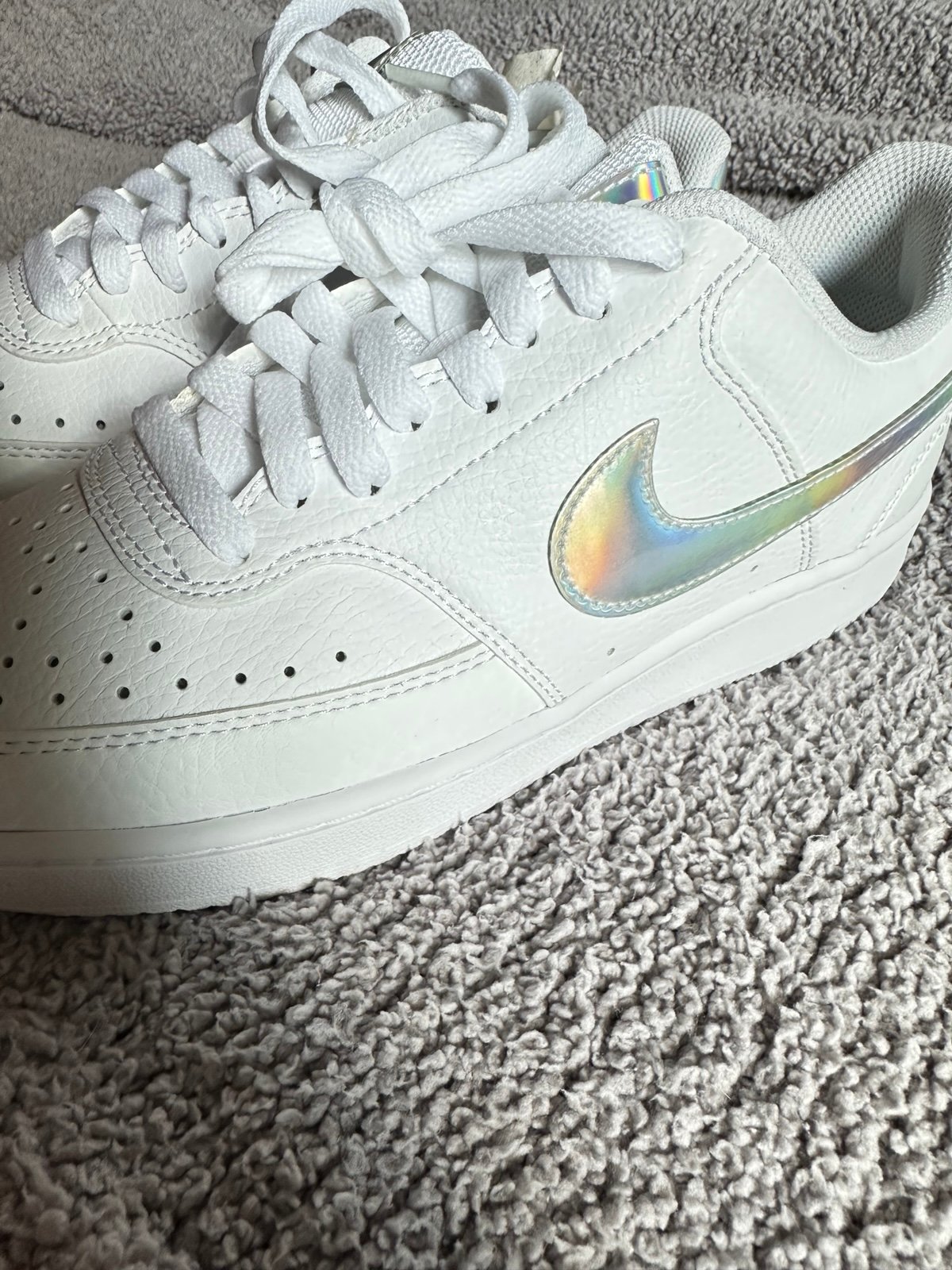 NEW Nike women’s court vision low iridescent size 9