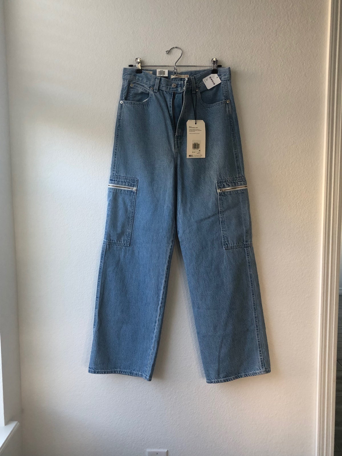 NWT Free People Levi’s 28x31 Super High rise