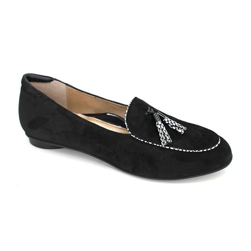 NWOT BeautiFeel Chloe Slip On Suede Loafer Shoes Black White Tassle Size 7