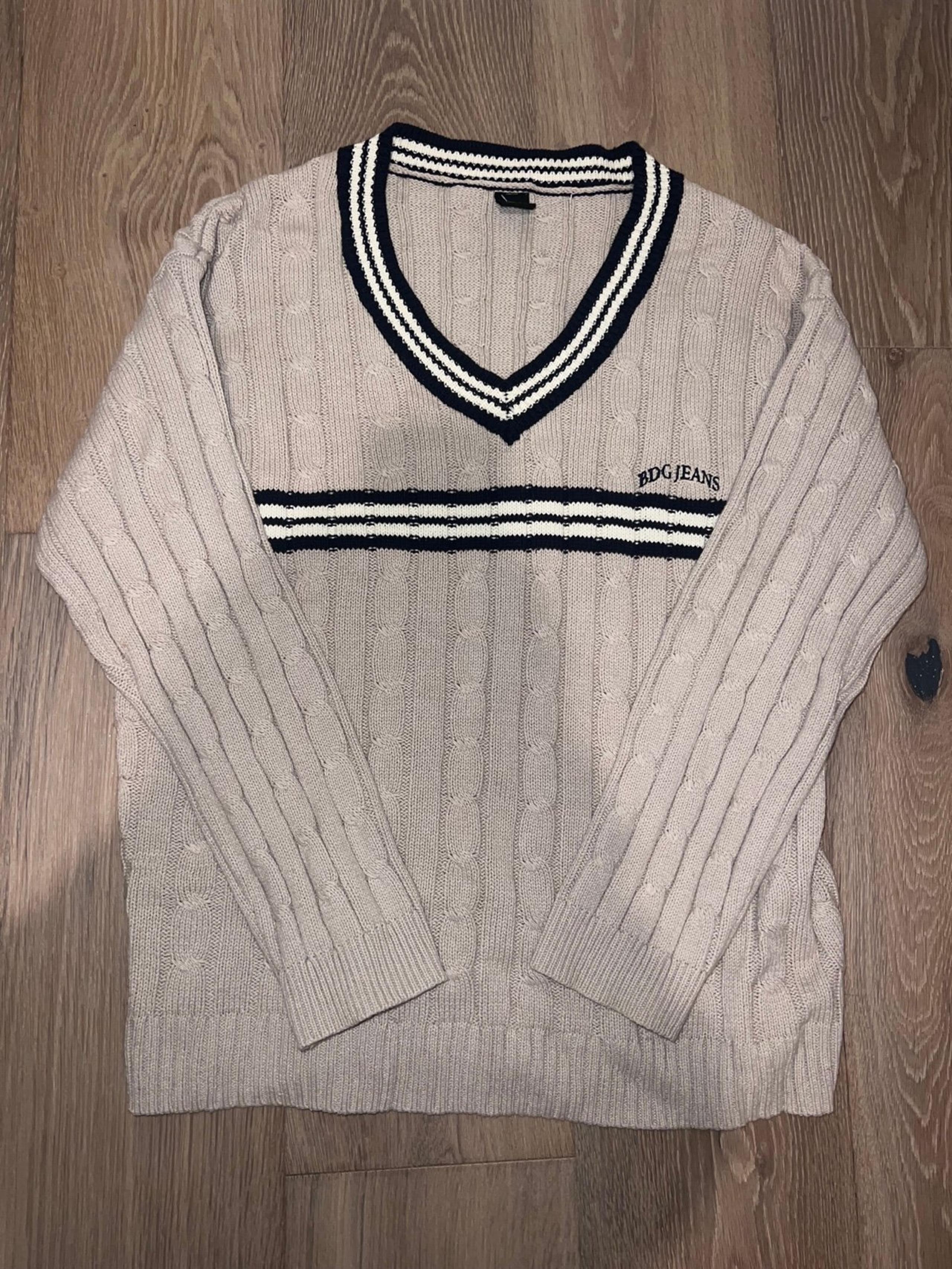 brand new urban outfitter sweater v neck medium
