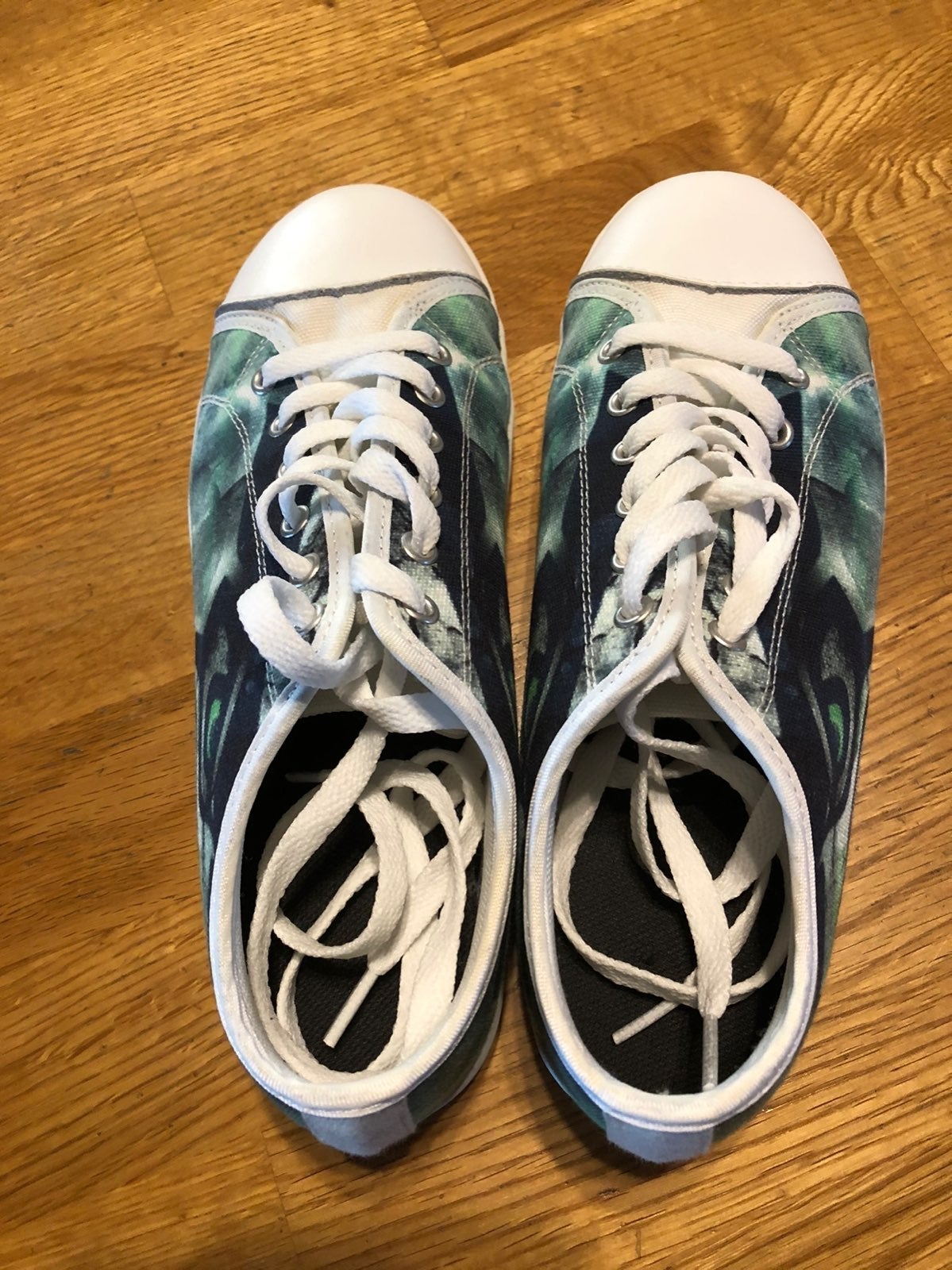 Womens Seattle seahawk sneakers size 8.