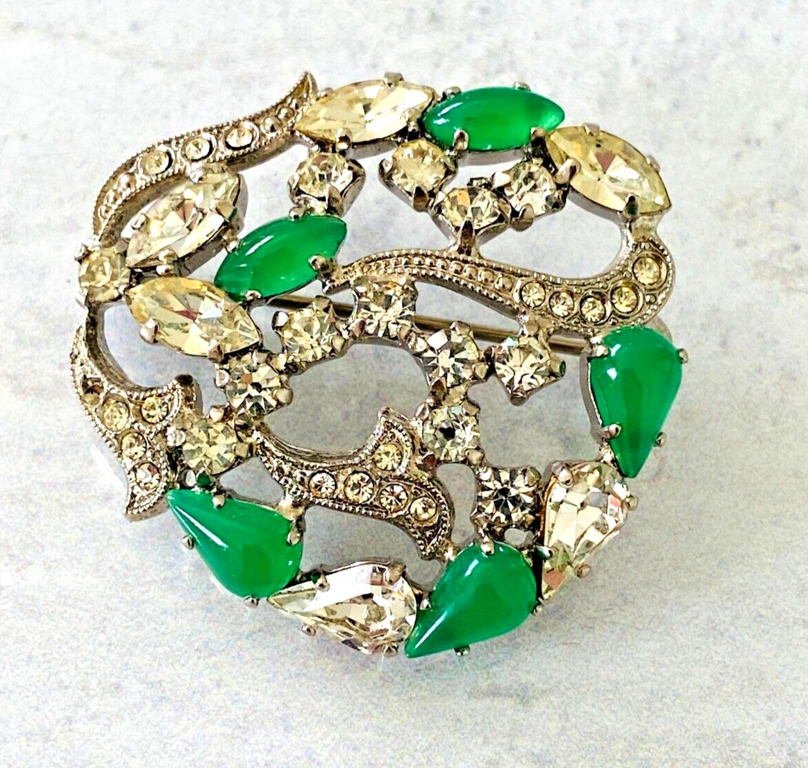 Vintage Chrysoprase Glass Clear Rhinestones Rhodium Plated Brooch High Quality