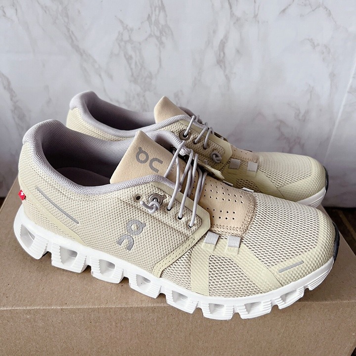 NEW ON Cloud 5 Running Shoes Sneaker Haze/ Sand Womens Size US 6.5 - Rare Color
