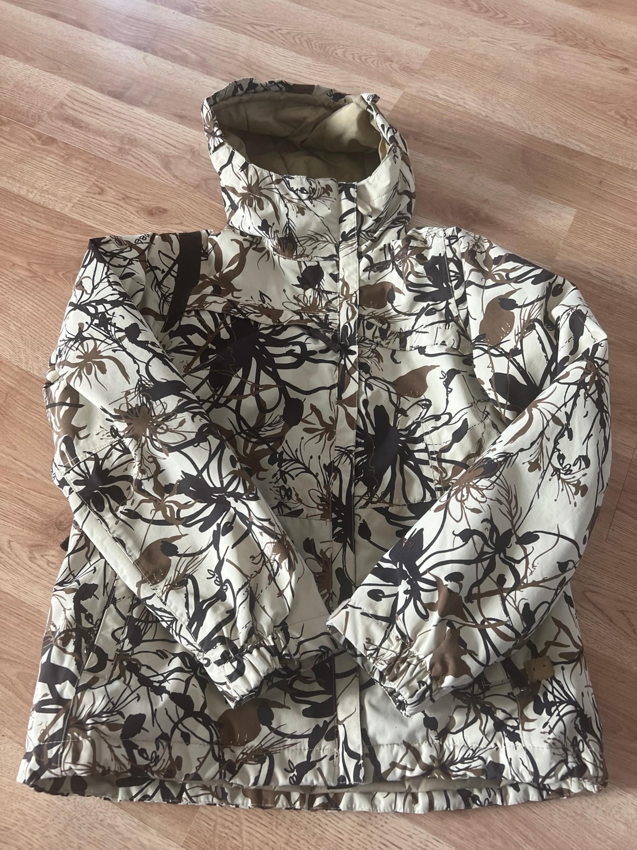686 Six Eight Six  Winter Jacket Size Xs Camouflage Animal Print Hooded