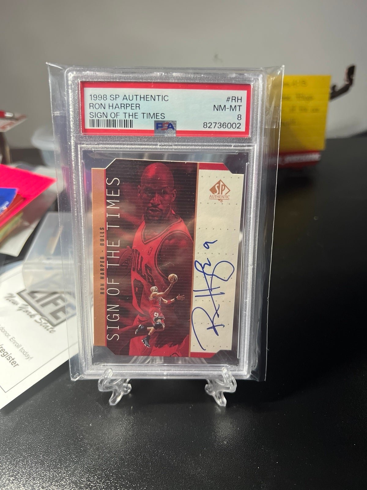 1998 SP Authentic Ron Harper On Card Auto PSA 8