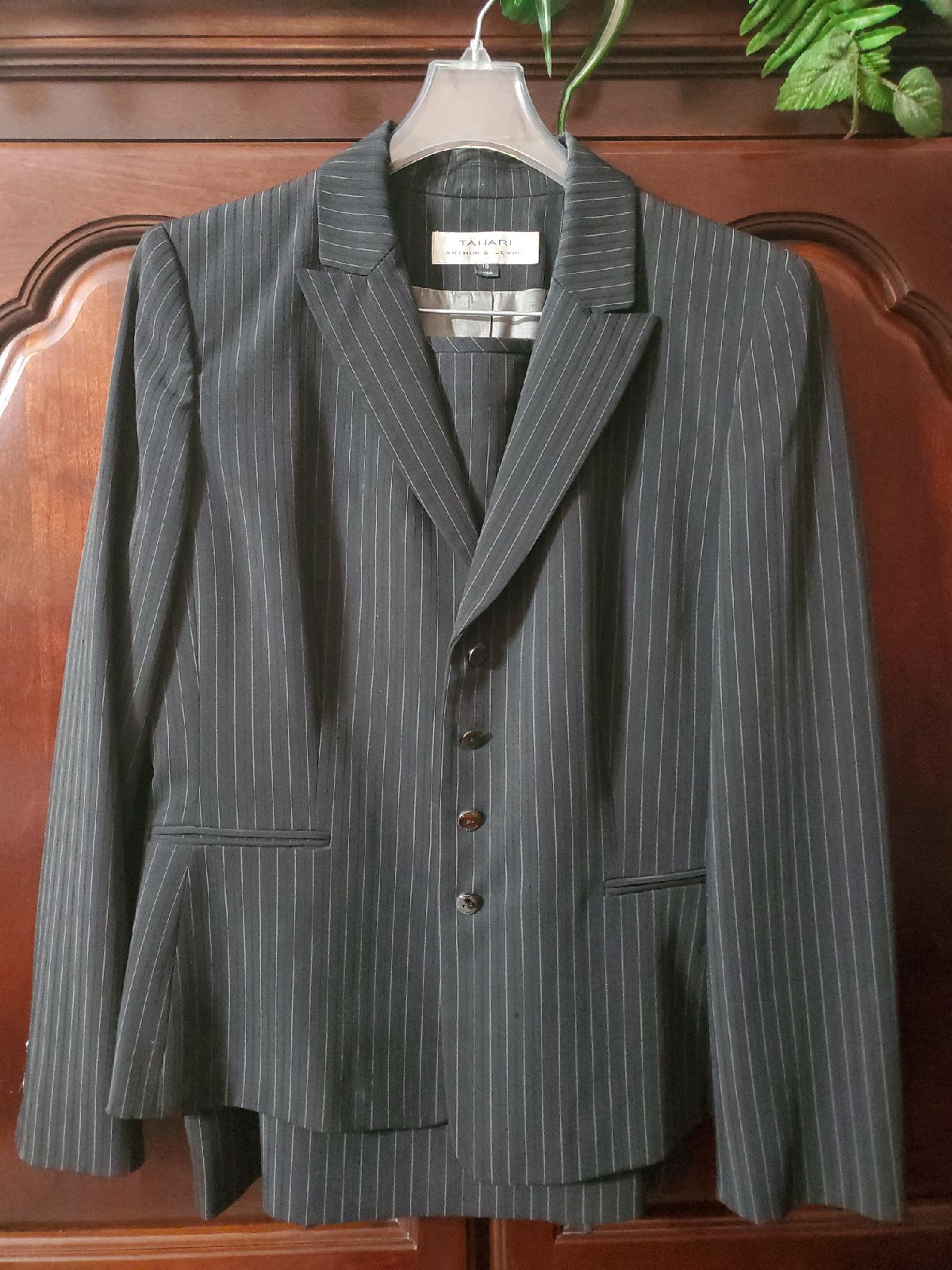 skirt suit