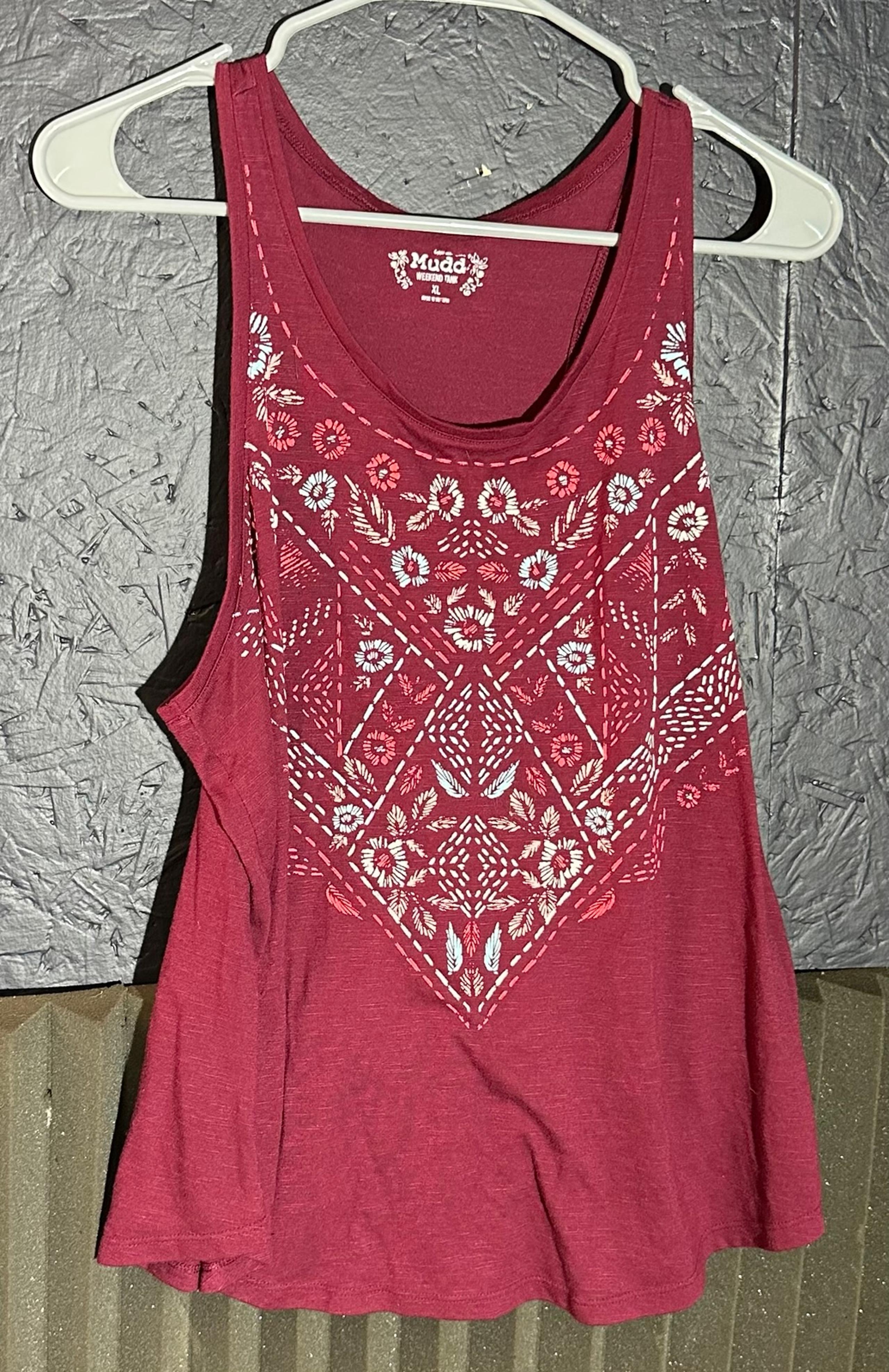 MUDD WOMENS TANK- Top SLEEVELESS SHIRT size XL reddish burgundy weekend tank