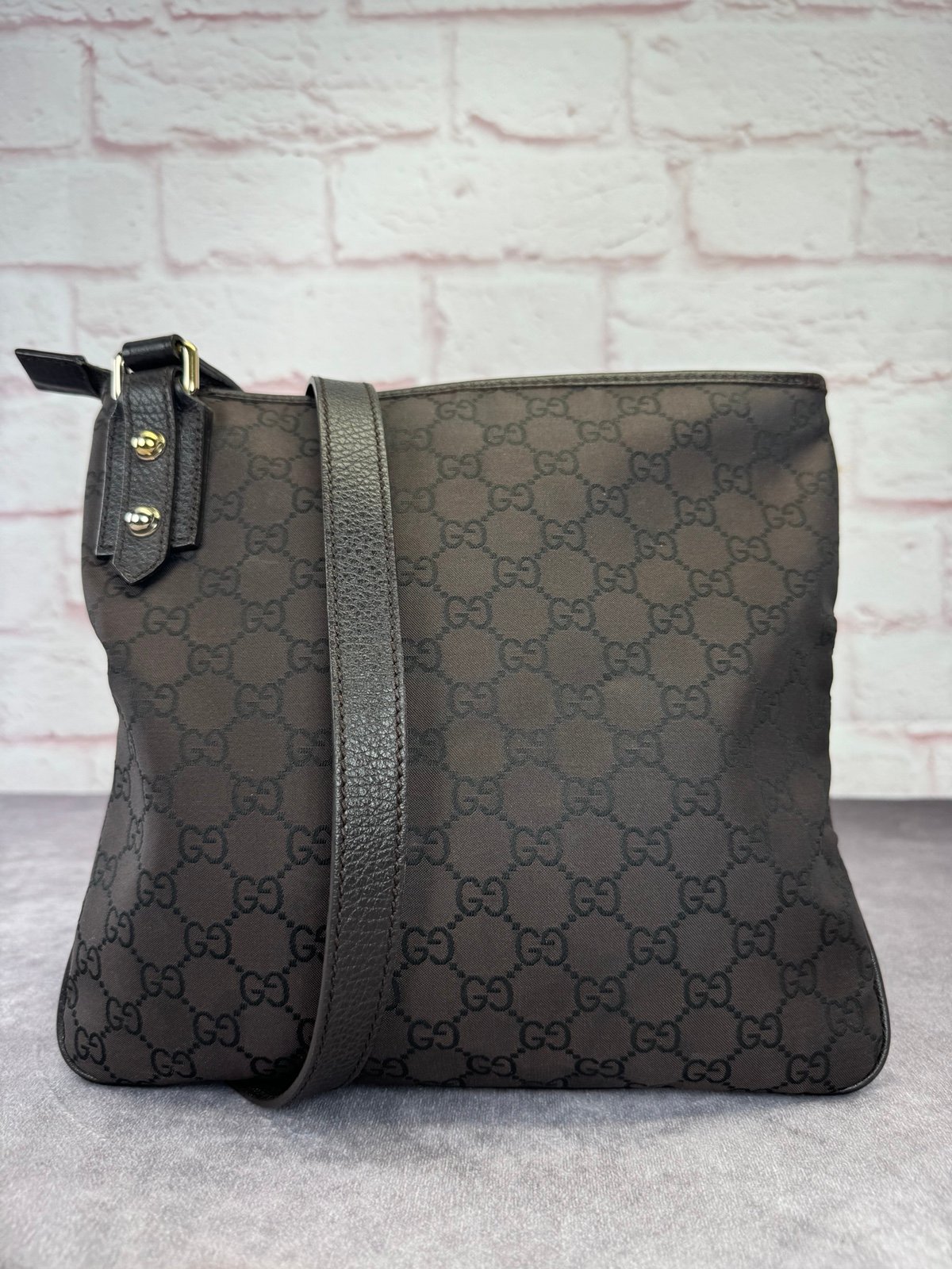 Authentic Gucci Brown Gg Monogram Sateen Canvas Crossbody Bag