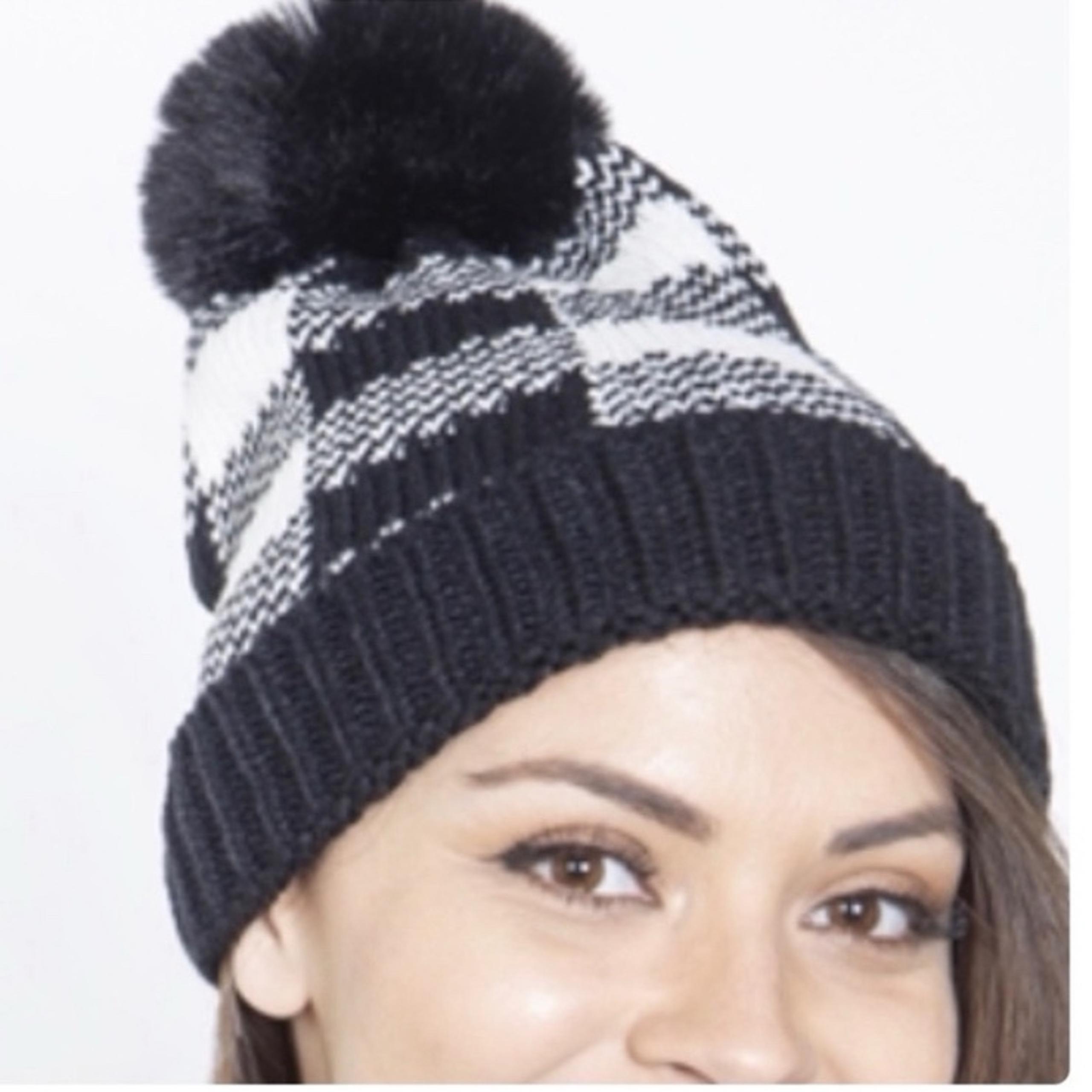 New Black And White Buffalo Plaid Winter Pom Hat