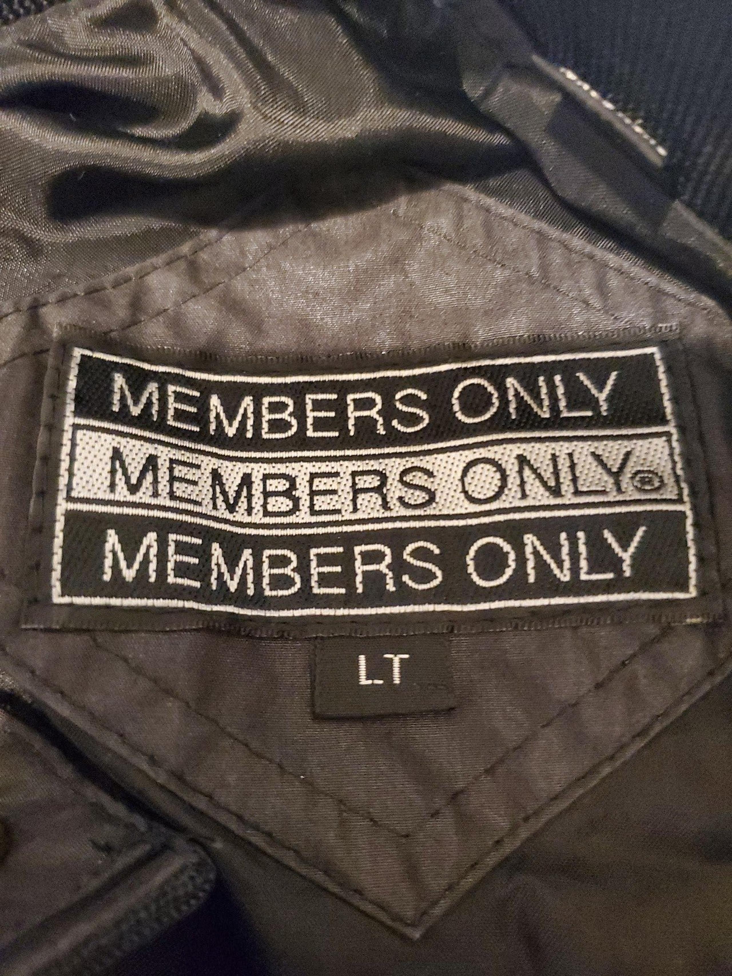 MENS LARGE JACKET/ WINDBREAKER MEMBERS ONLY IN GREAT SHAPE