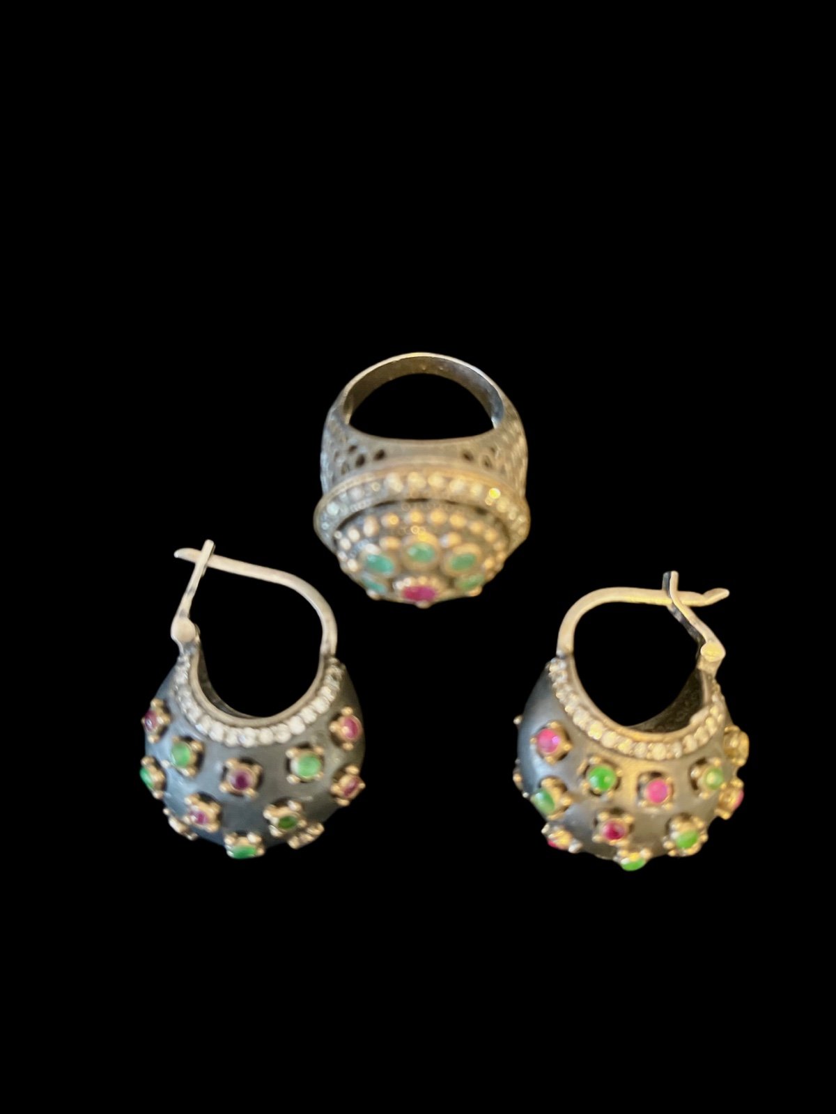 Set of antique silver with precious stones