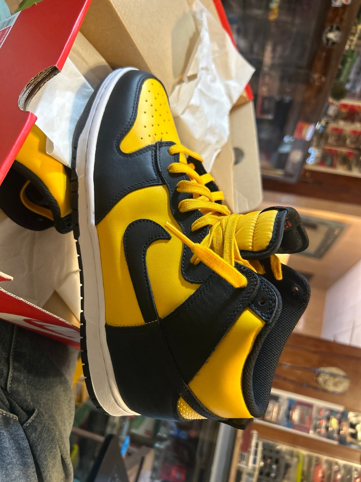 Nike Dunk High Retro ‘Reverse Goldenrod’ sz m10.5