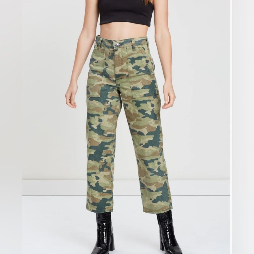 NWOT We The Free Remy Camo Cropped Jeans SZ 29 Deep Pockets Baggy High Rise