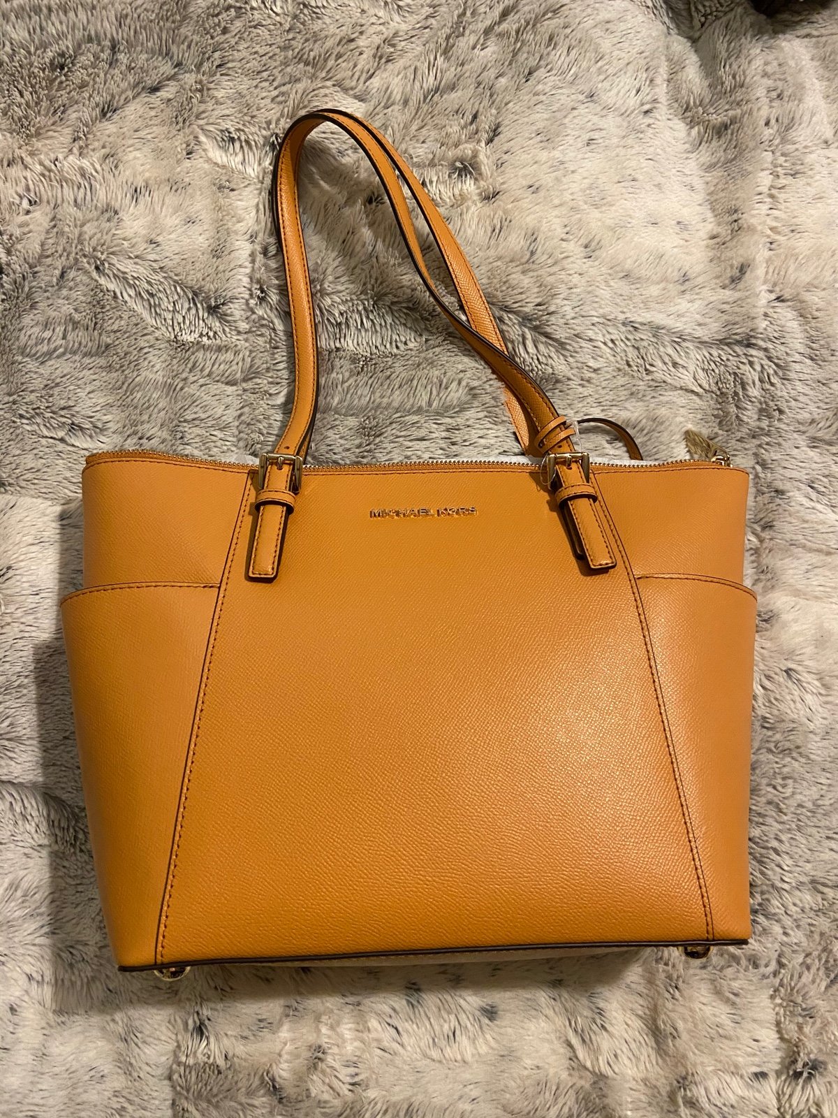Michael Kors offers tote