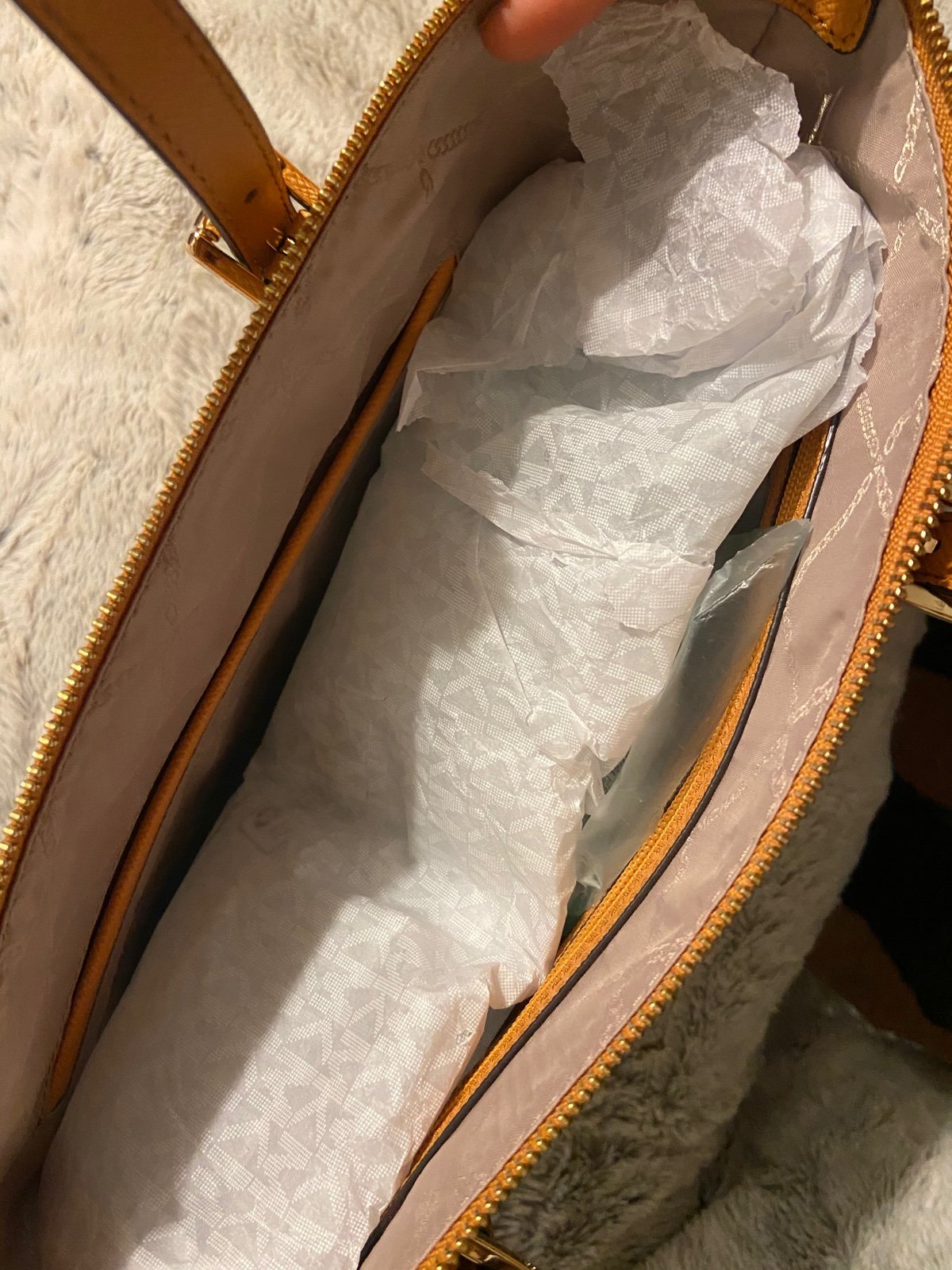 Michael Kors offers tote